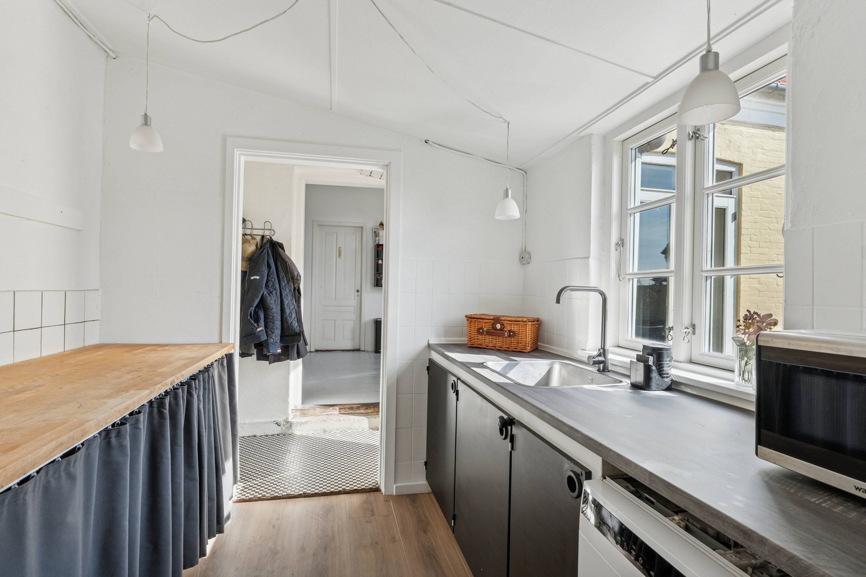 Fremhævet køkken billede i fuldskærmstilstand. Billede af Vestergade 47, 3790 Hasle