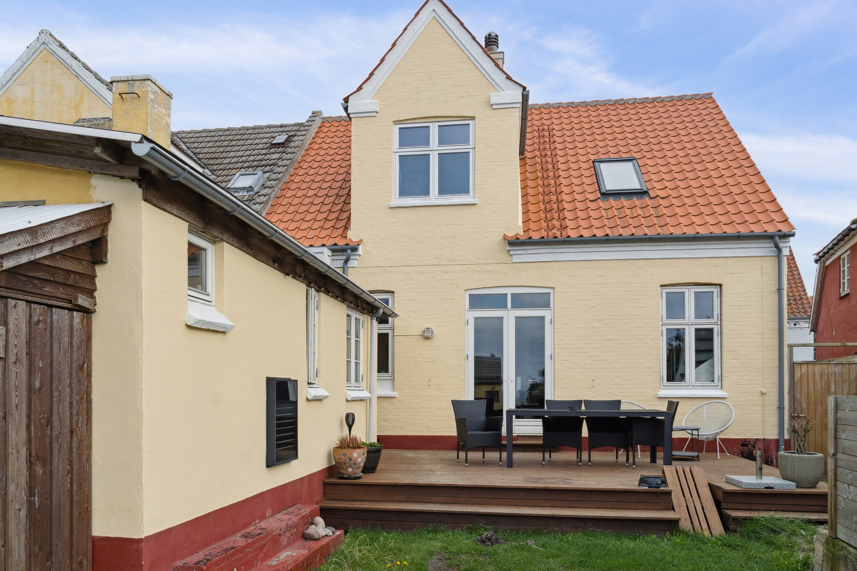 Fremhævet set fra haven billede i fuldskærmstilstand. Billede af Vestergade 47, 3790 Hasle