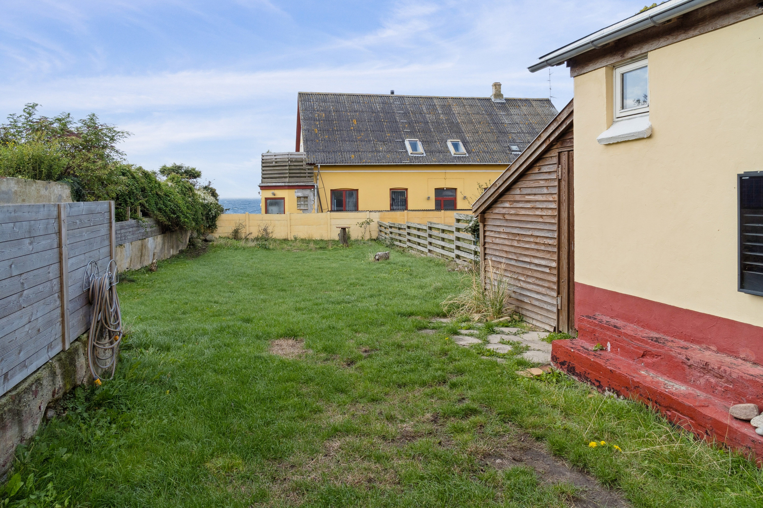 Fremhævet set fra haven billede i fuldskærmstilstand. Billede af Vestergade 47, 3790 Hasle