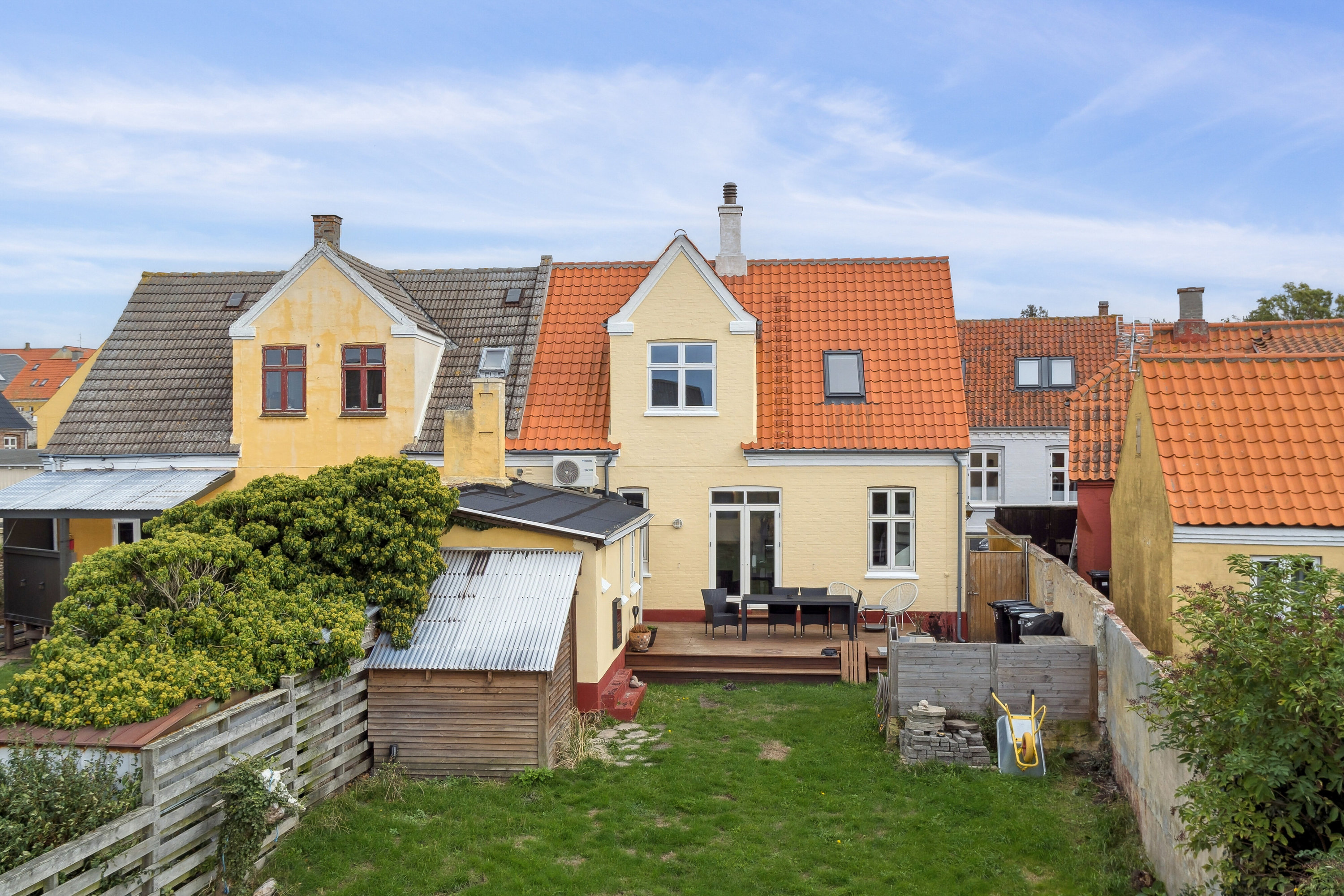 Fremhævet set fra haven billede i fuldskærmstilstand. Billede af Vestergade 47, 3790 Hasle