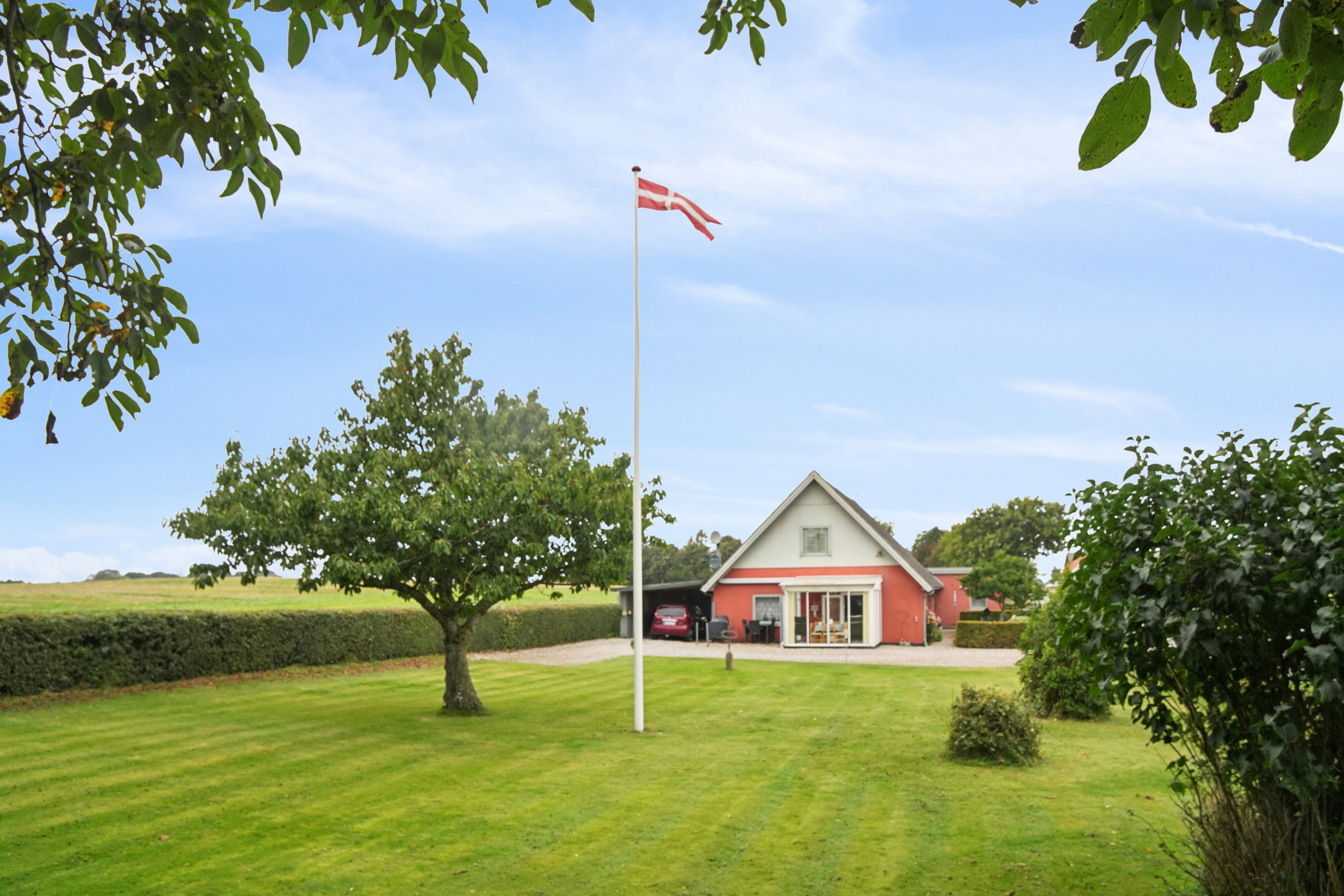 Miniaturebillede 1: set fra haven. Billede af Snødevej 1, Mileskov, 5953 Tranekær