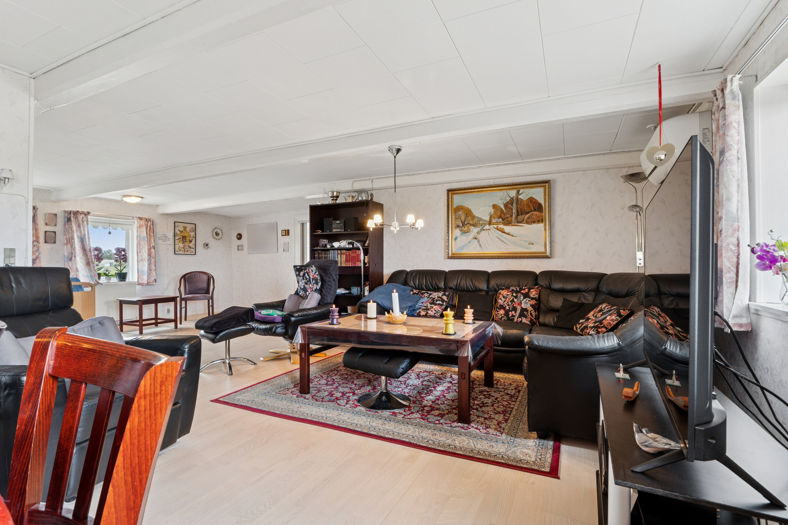 Fremhævet stue billede i fuldskærmstilstand. Billede af Snødevej 1, Mileskov, 5953 Tranekær