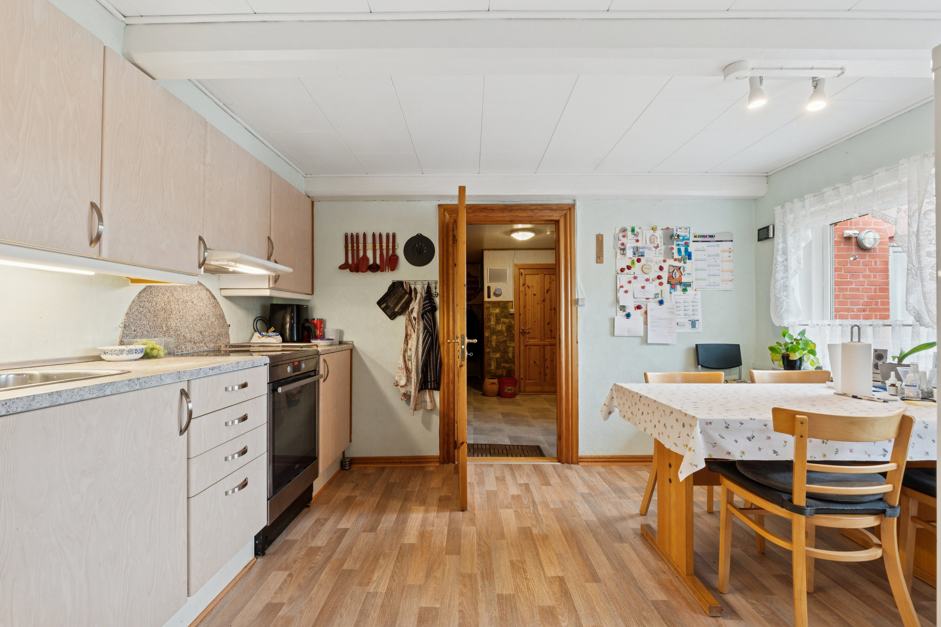 Fremhævet køkken billede i fuldskærmstilstand. Billede af Snødevej 1, Mileskov, 5953 Tranekær