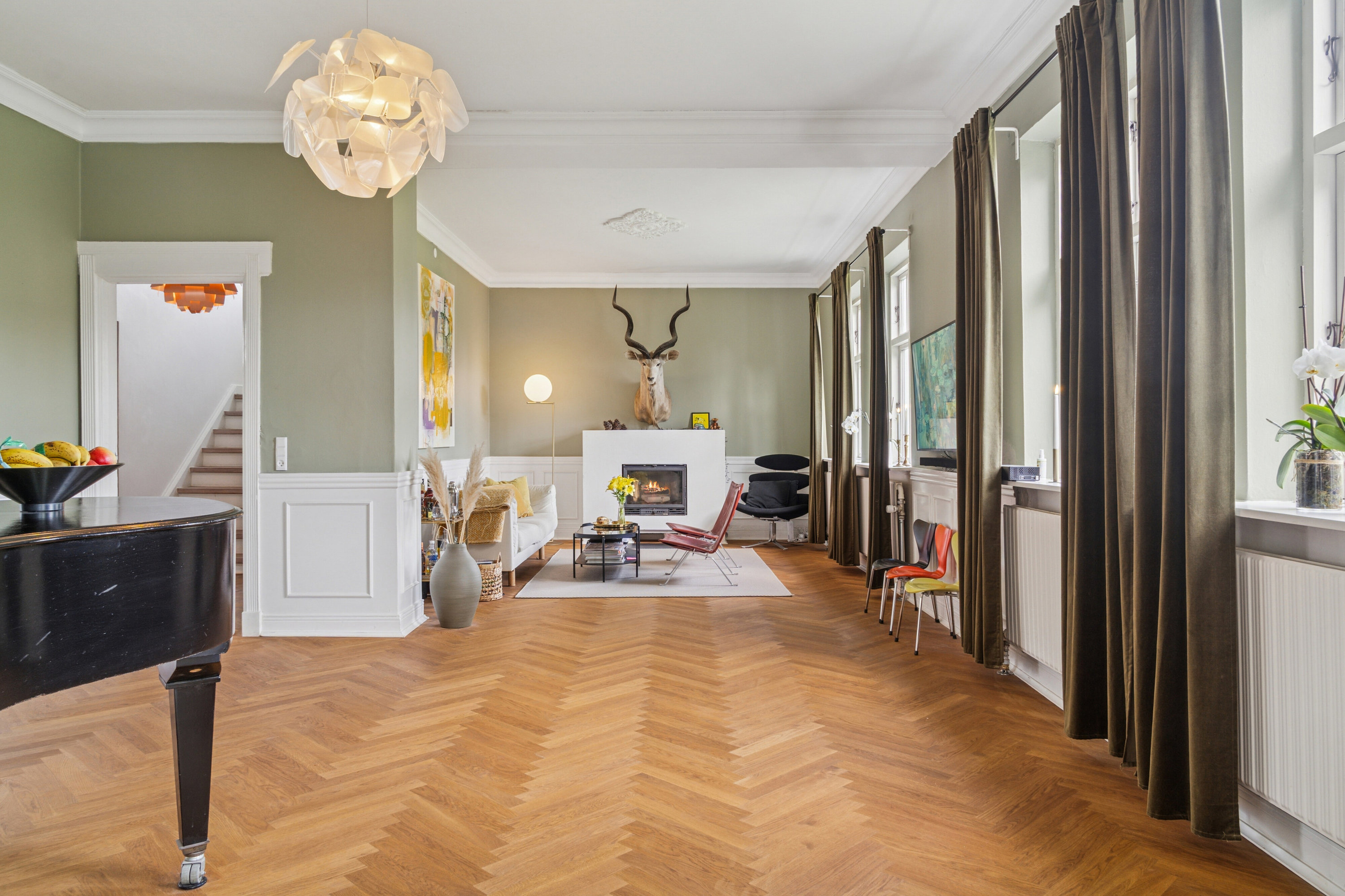 Fremhævet stue billede i fuldskærmstilstand. Billede af Ildervej 18B, 8270 Højbjerg