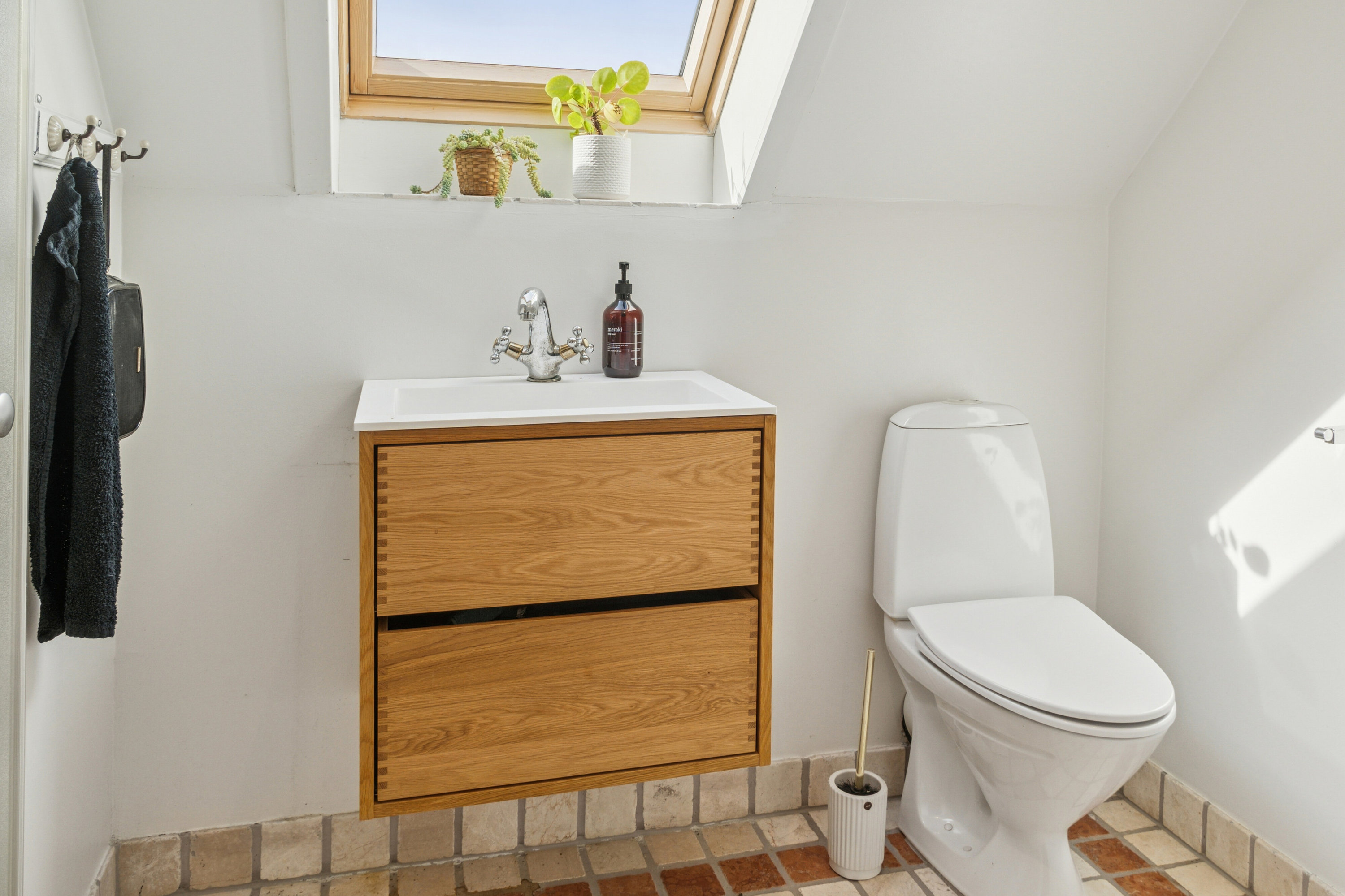 Fremhævet badeværelse billede i fuldskærmstilstand. Billede af Ildervej 18B, 8270 Højbjerg