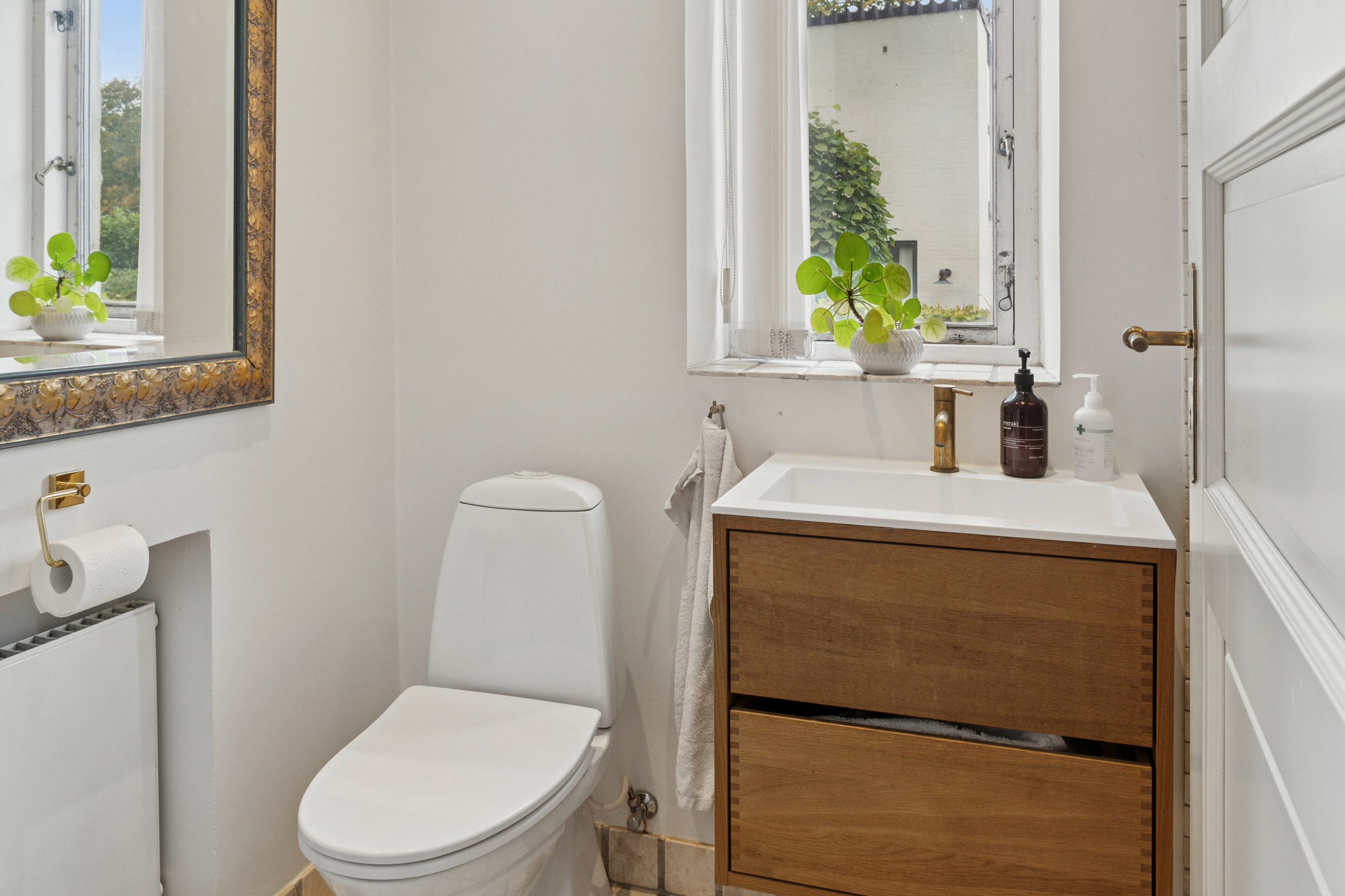 Fremhævet badeværelse billede i fuldskærmstilstand. Billede af Ildervej 18B, 8270 Højbjerg