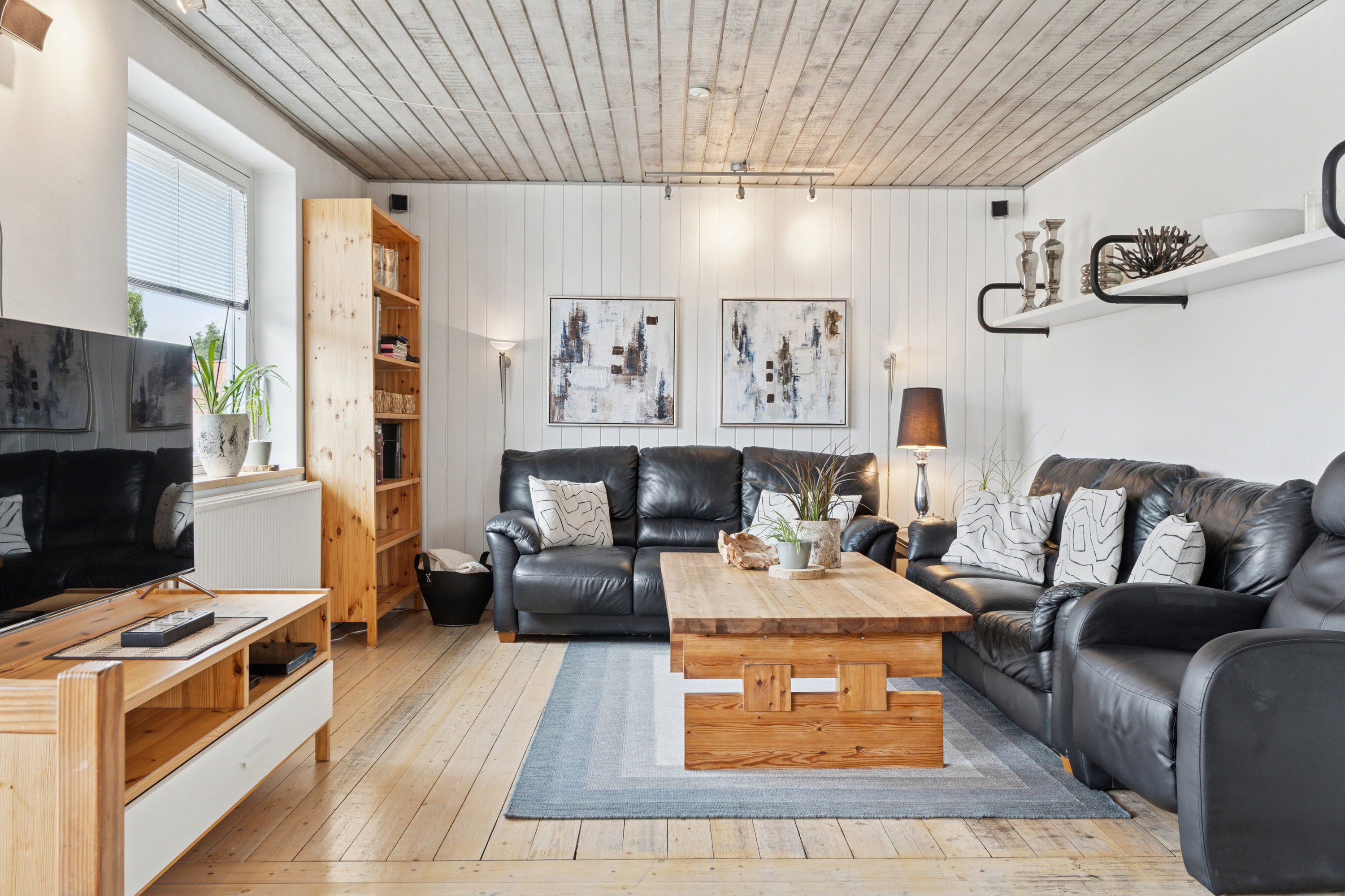 Fremhævet stue billede i fuldskærmstilstand. Billede af Bernstorffsvej 23, 8260 Viby J