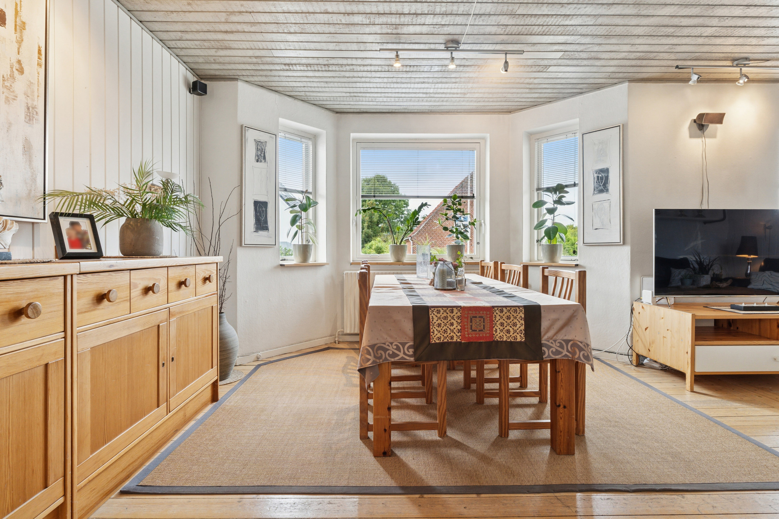 Fremhævet stue billede i fuldskærmstilstand. Billede af Bernstorffsvej 23, 8260 Viby J