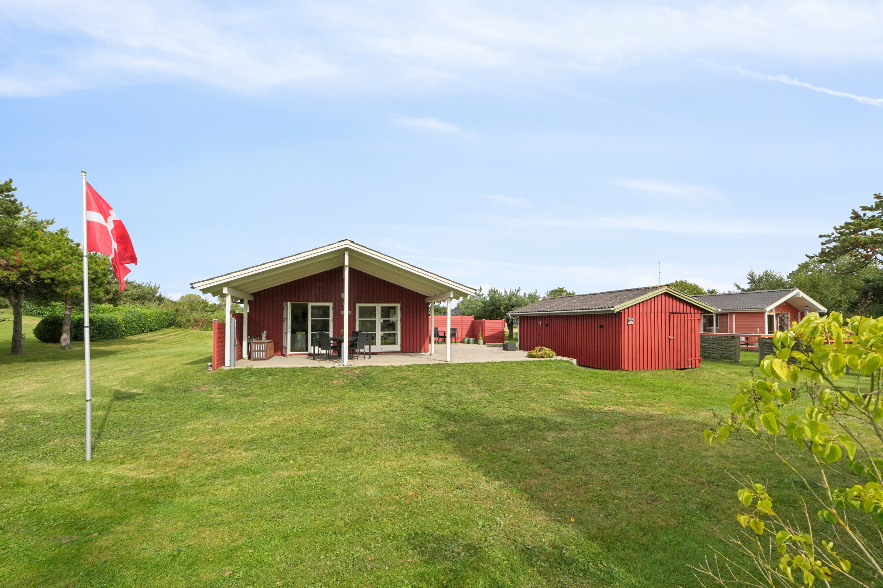 Fremhævet set fra haven billede i fuldskærmstilstand. Billede af Banken 18, Spodsbj Drej, 5900 Rudkøbing