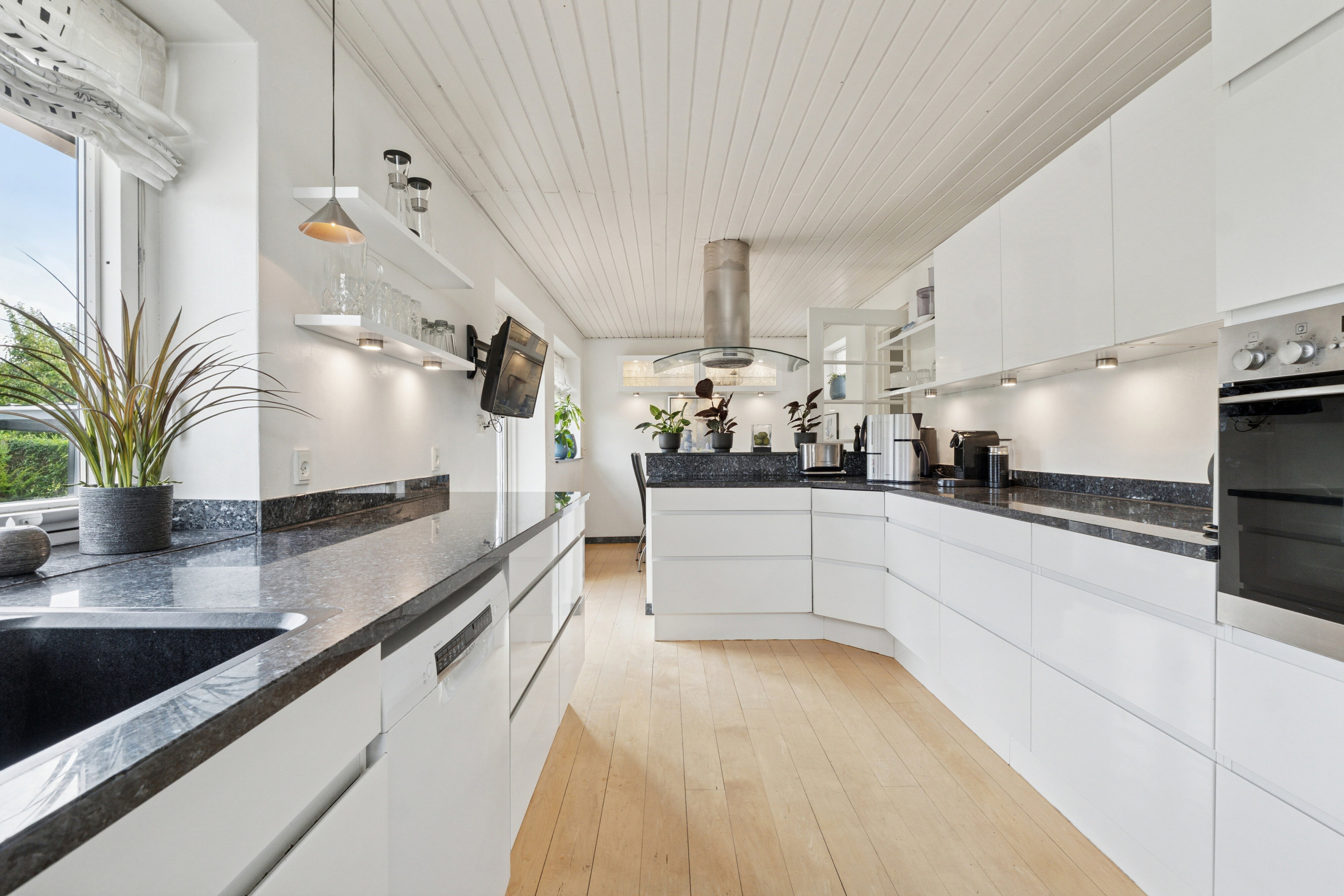 Fremhævet køkken billede i fuldskærmstilstand. Billede af Bernstorffsvej 23, 8260 Viby J