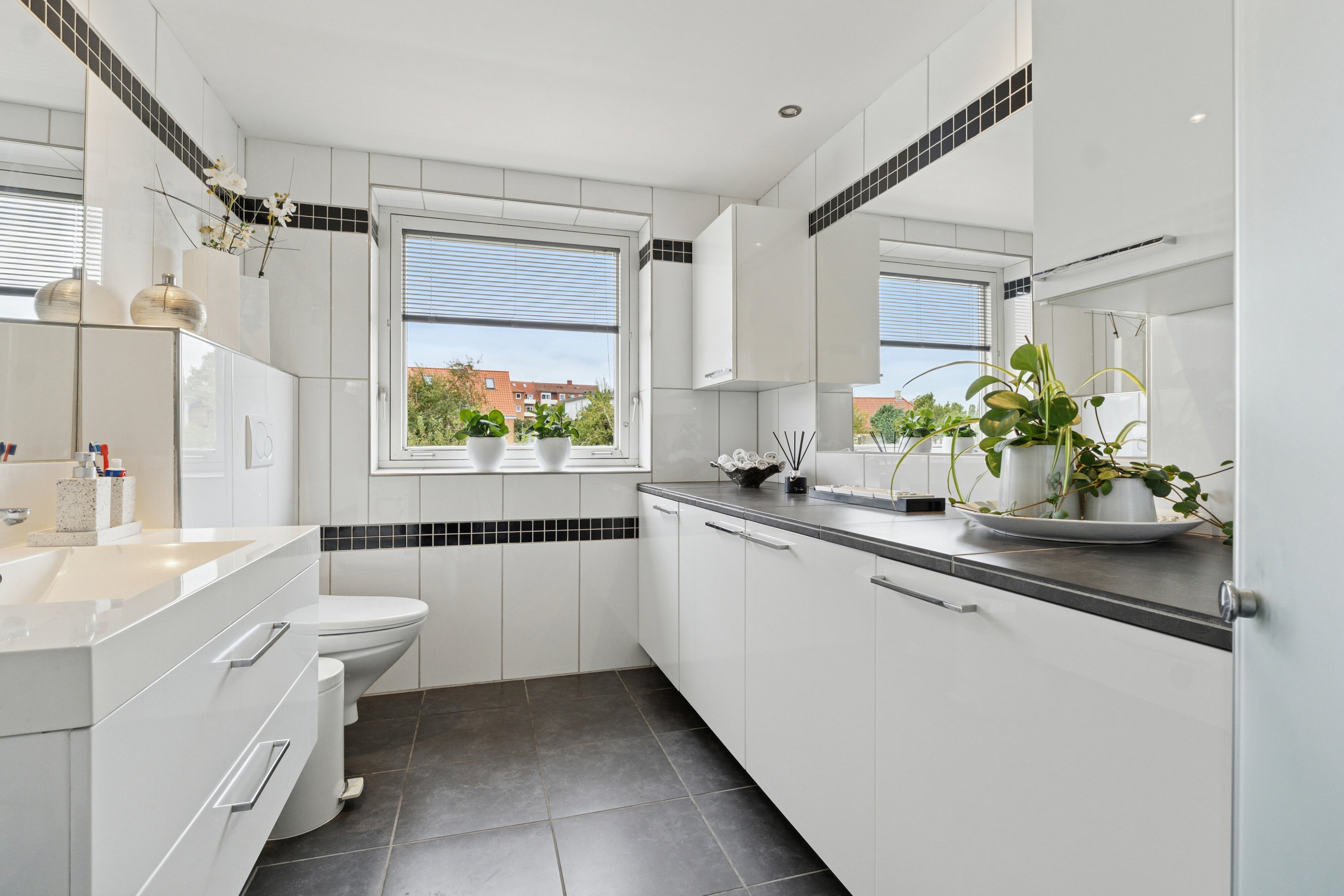 Fremhævet badeværelse billede i fuldskærmstilstand. Billede af Bernstorffsvej 23, 8260 Viby J