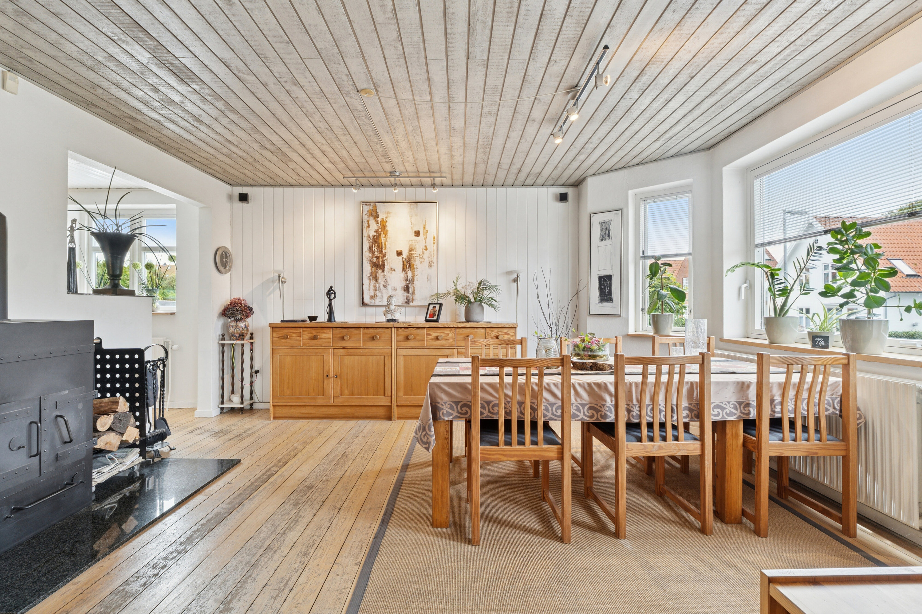 Fremhævet stue billede i fuldskærmstilstand. Billede af Bernstorffsvej 23, 8260 Viby J