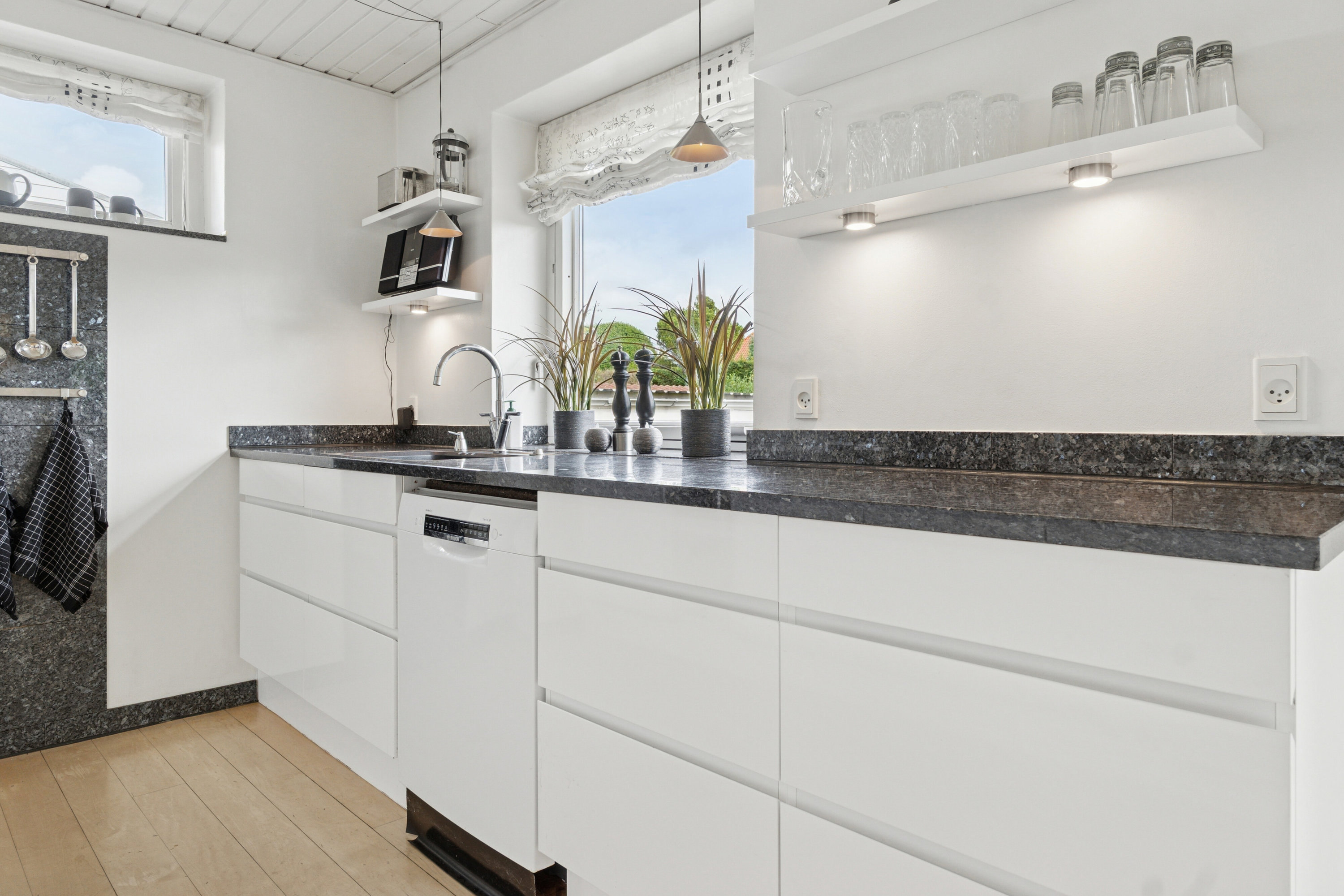 Fremhævet køkken billede i fuldskærmstilstand. Billede af Bernstorffsvej 23, 8260 Viby J