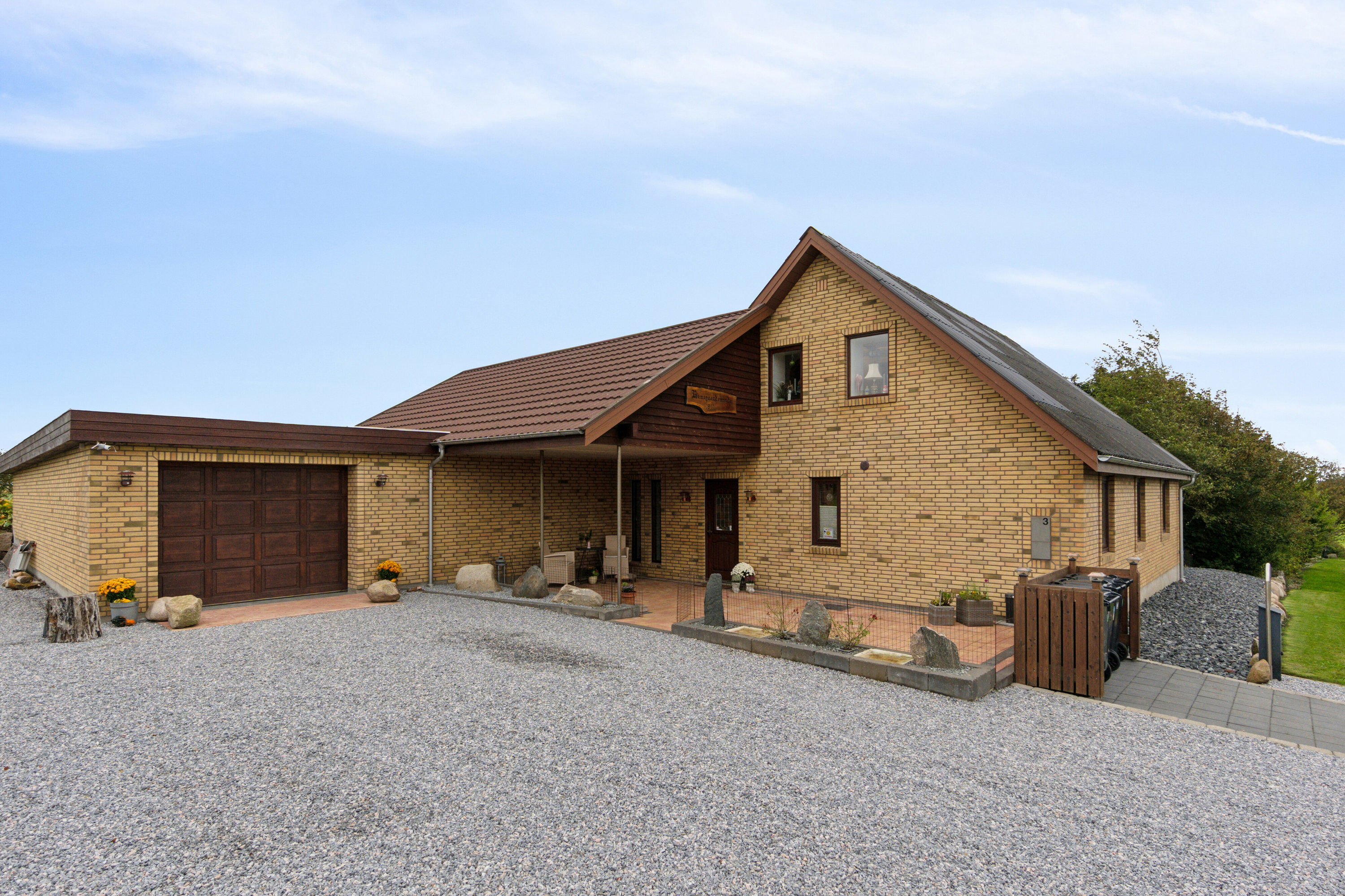 Miniaturebillede 1: set fra vejen. Billede af Ramsgårdvej 3, Sperring, 7700 Thisted