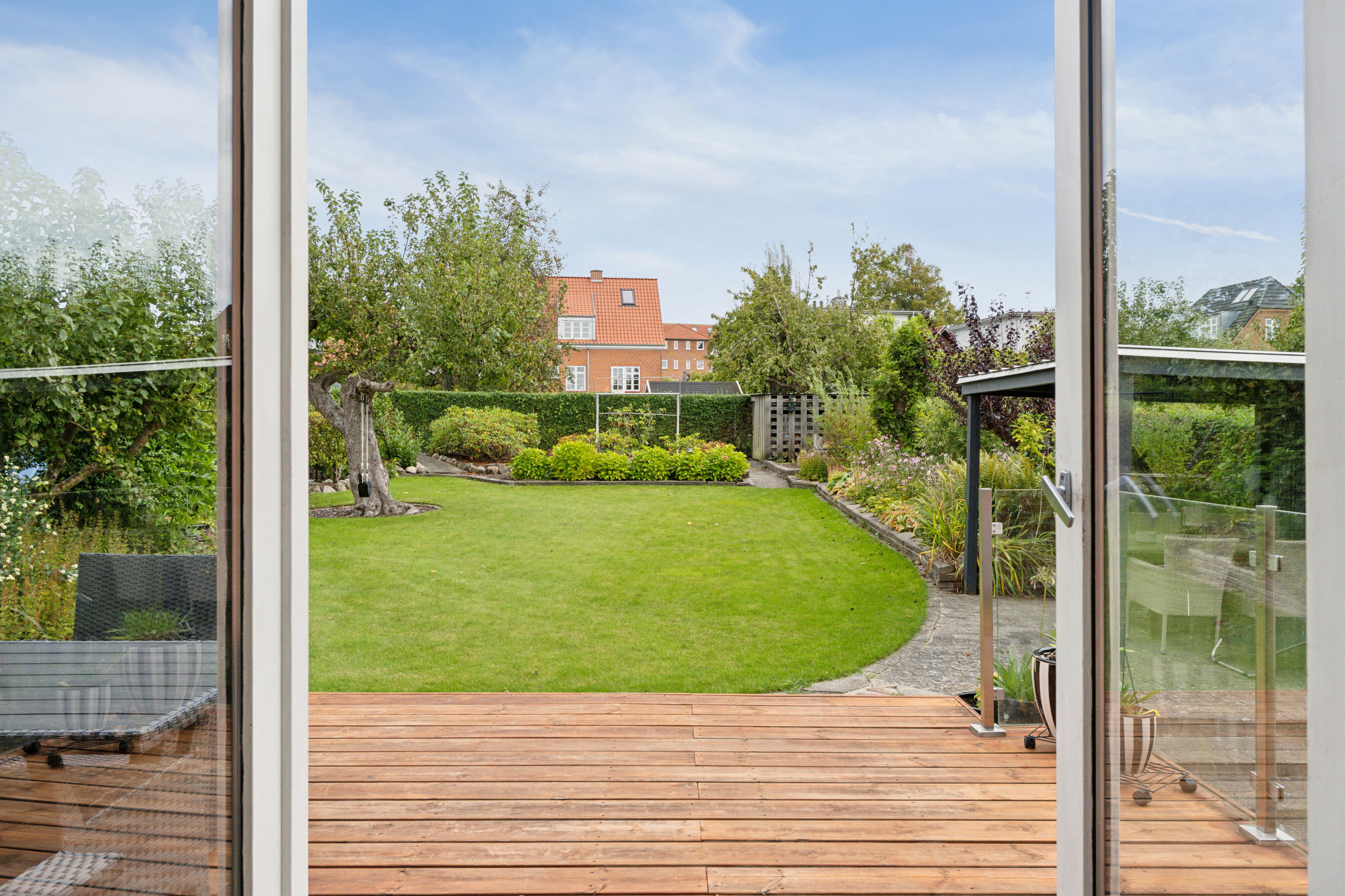 Fremhævet terrasse billede i fuldskærmstilstand. Billede af Bernstorffsvej 23, 8260 Viby J