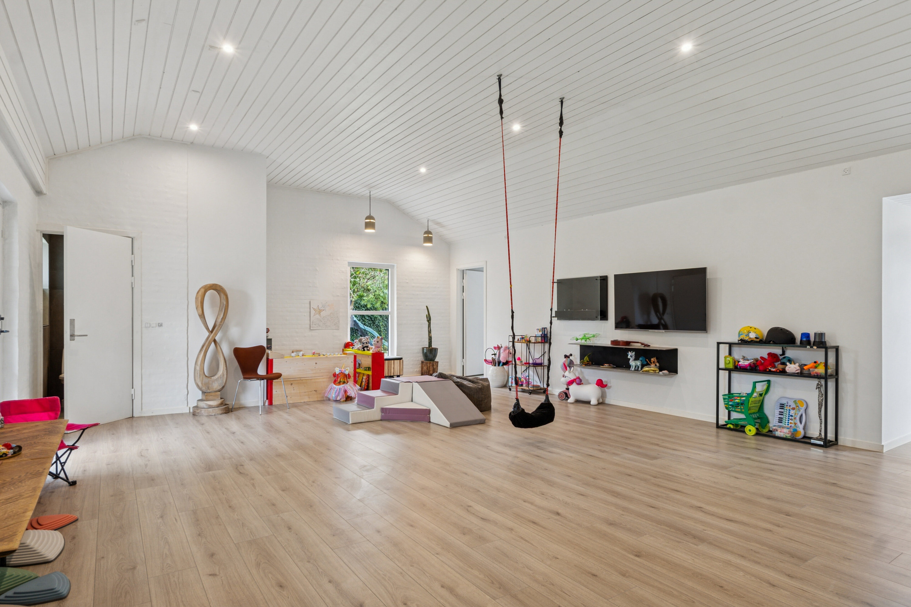 Fremhævet stue billede i fuldskærmstilstand. Billede af Egernvænget 16, Korup, 5210 Odense NV