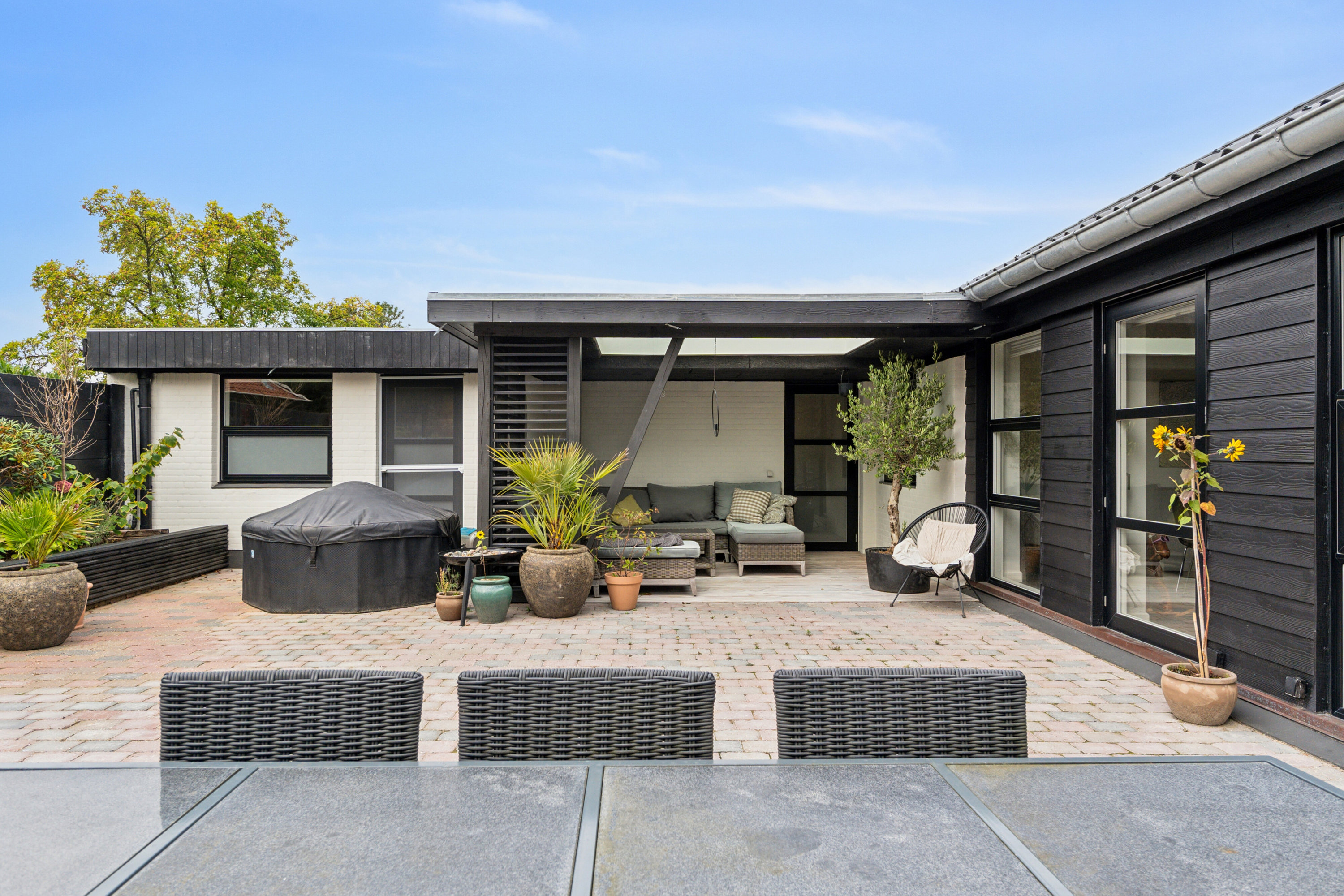 Fremhævet terrasse billede i fuldskærmstilstand. Billede af Egernvænget 16, Korup, 5210 Odense NV