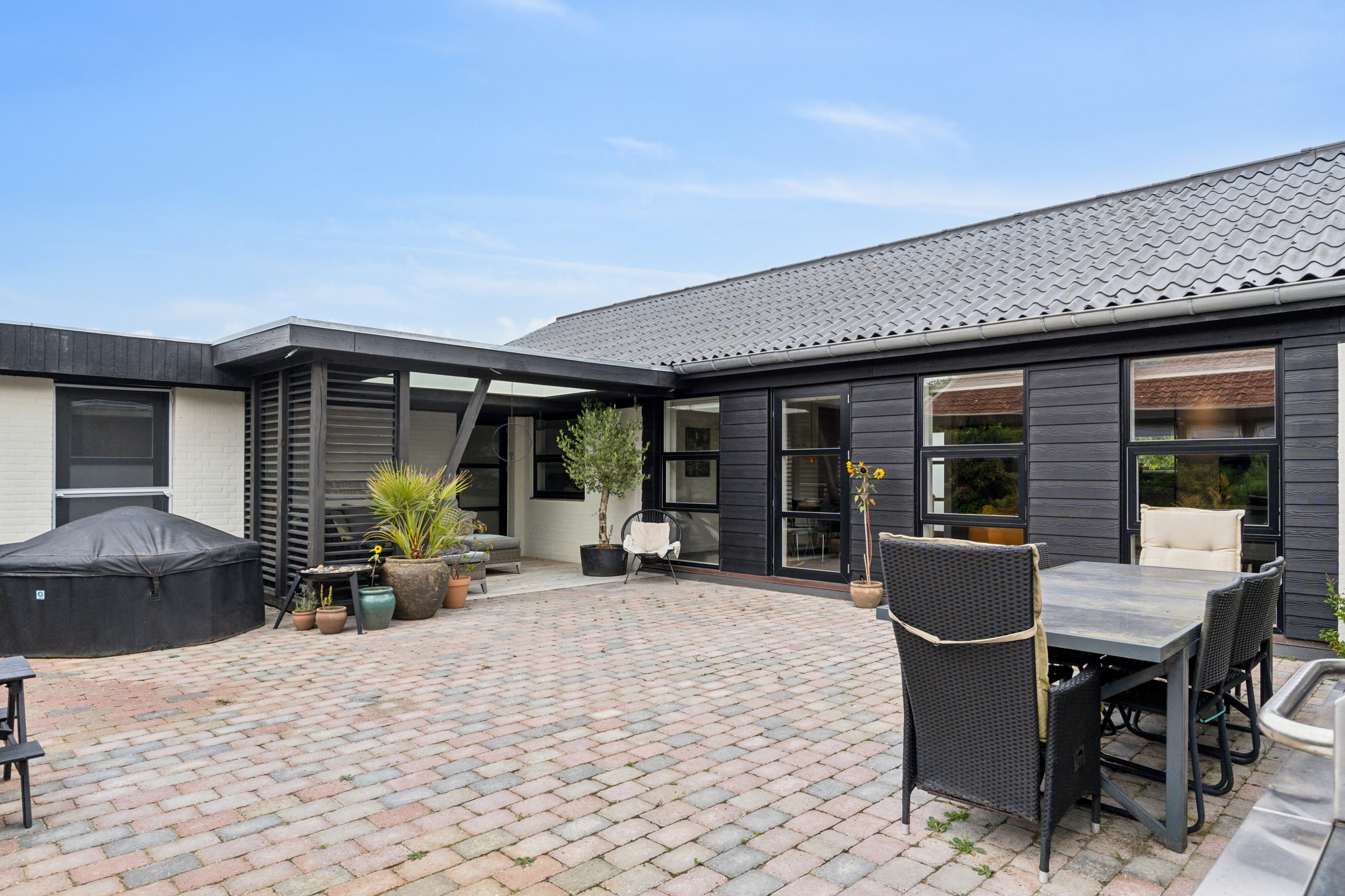 Fremhævet terrasse billede i fuldskærmstilstand. Billede af Egernvænget 16, Korup, 5210 Odense NV