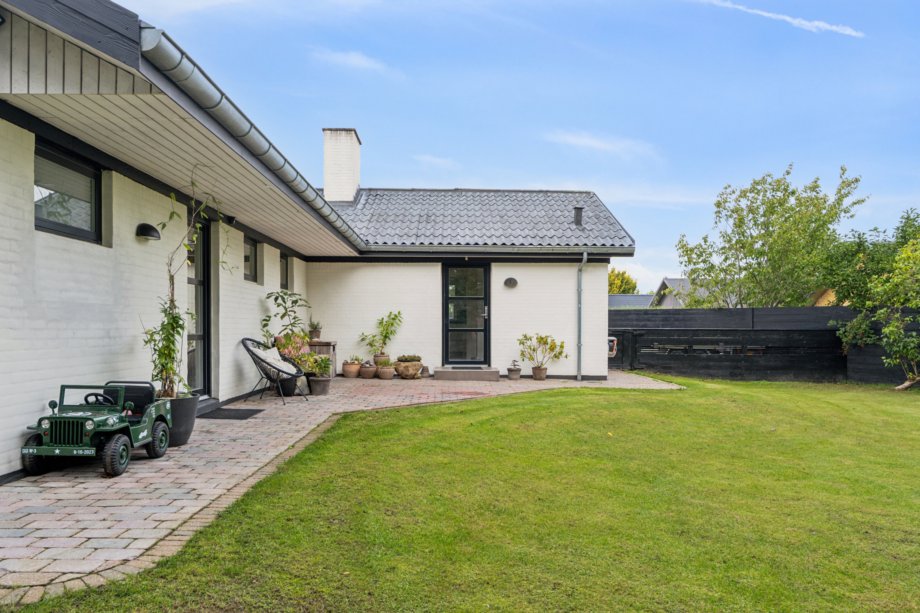 Fremhævet set fra haven billede i fuldskærmstilstand. Billede af Egernvænget 16, Korup, 5210 Odense NV