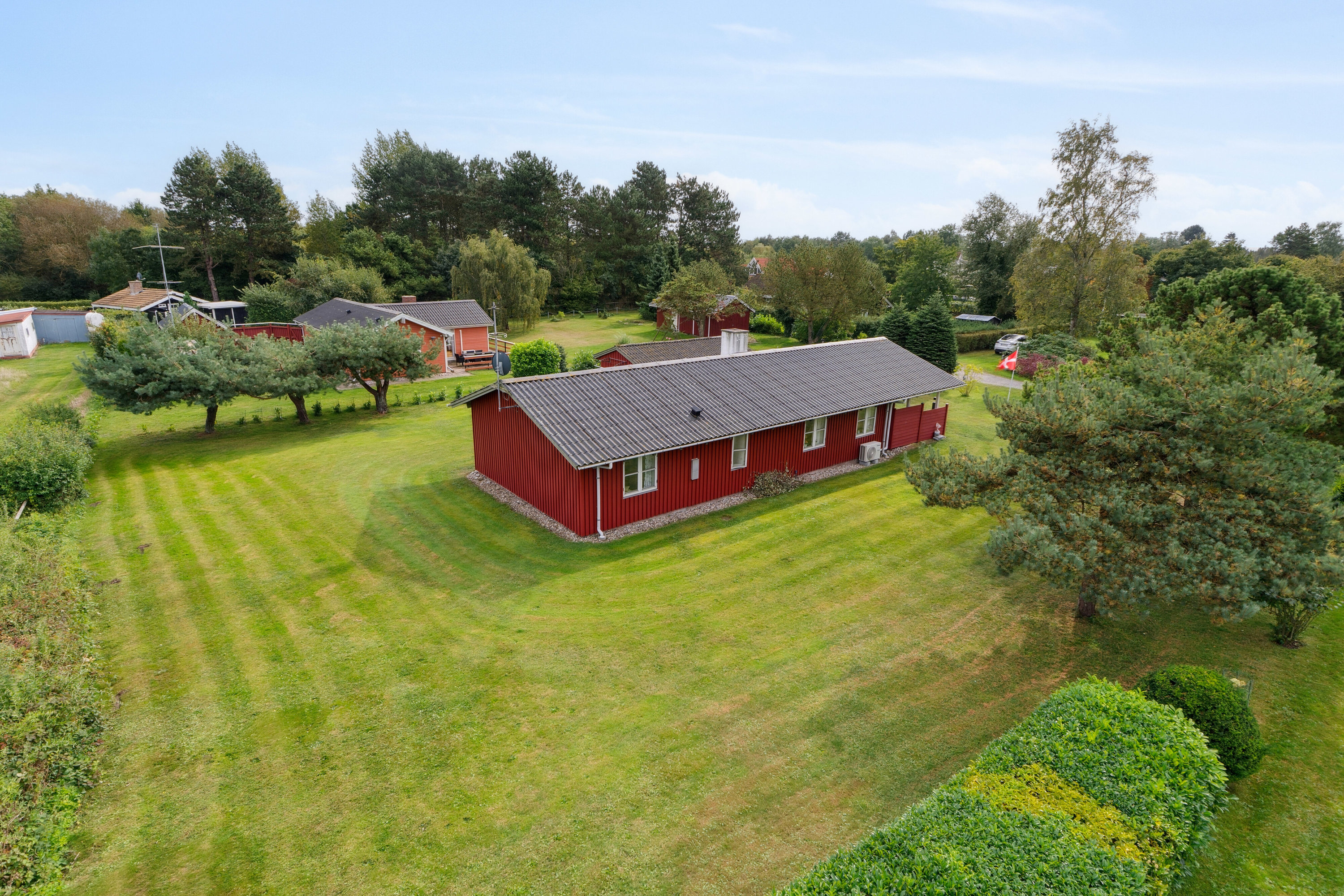 Fremhævet set fra haven billede i fuldskærmstilstand. Billede af Banken 18, Spodsbj Drej, 5900 Rudkøbing