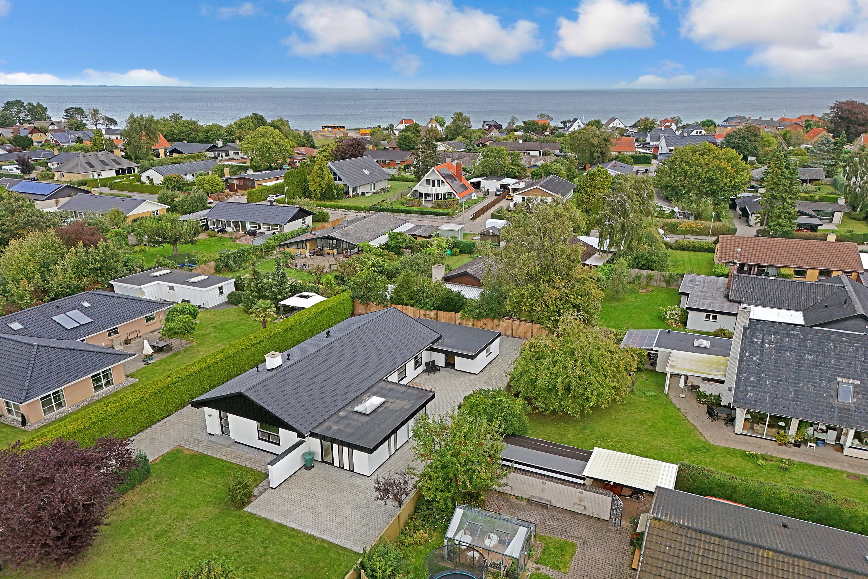 Fremhævet luftfoto billede i fuldskærmstilstand. Billede af Engvangsvej 19, Strøby Egede, 4600 Køge