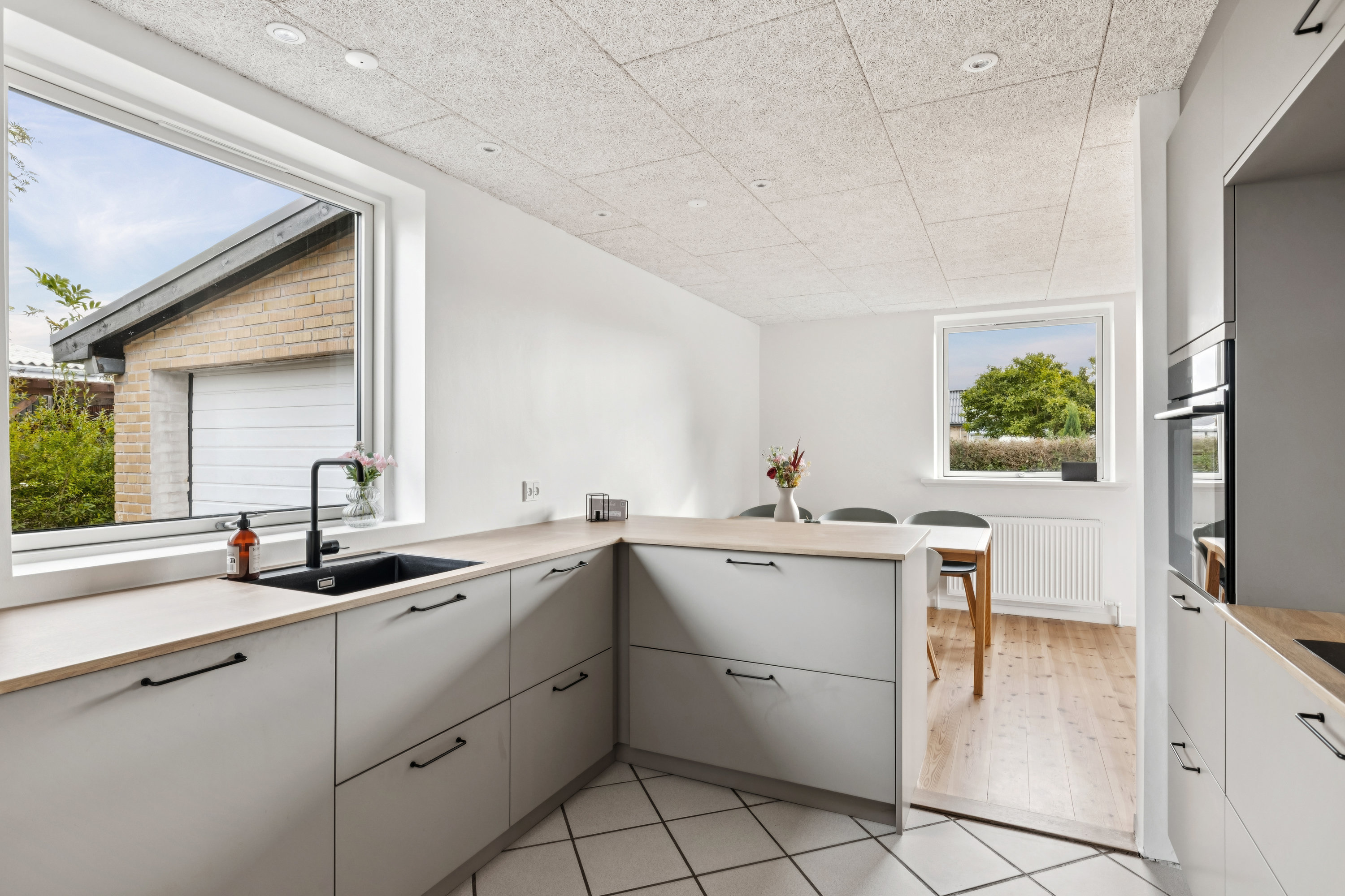 Fremhævet køkken billede i fuldskærmstilstand. Billede af Enghegnet 13, 8500 Grenaa