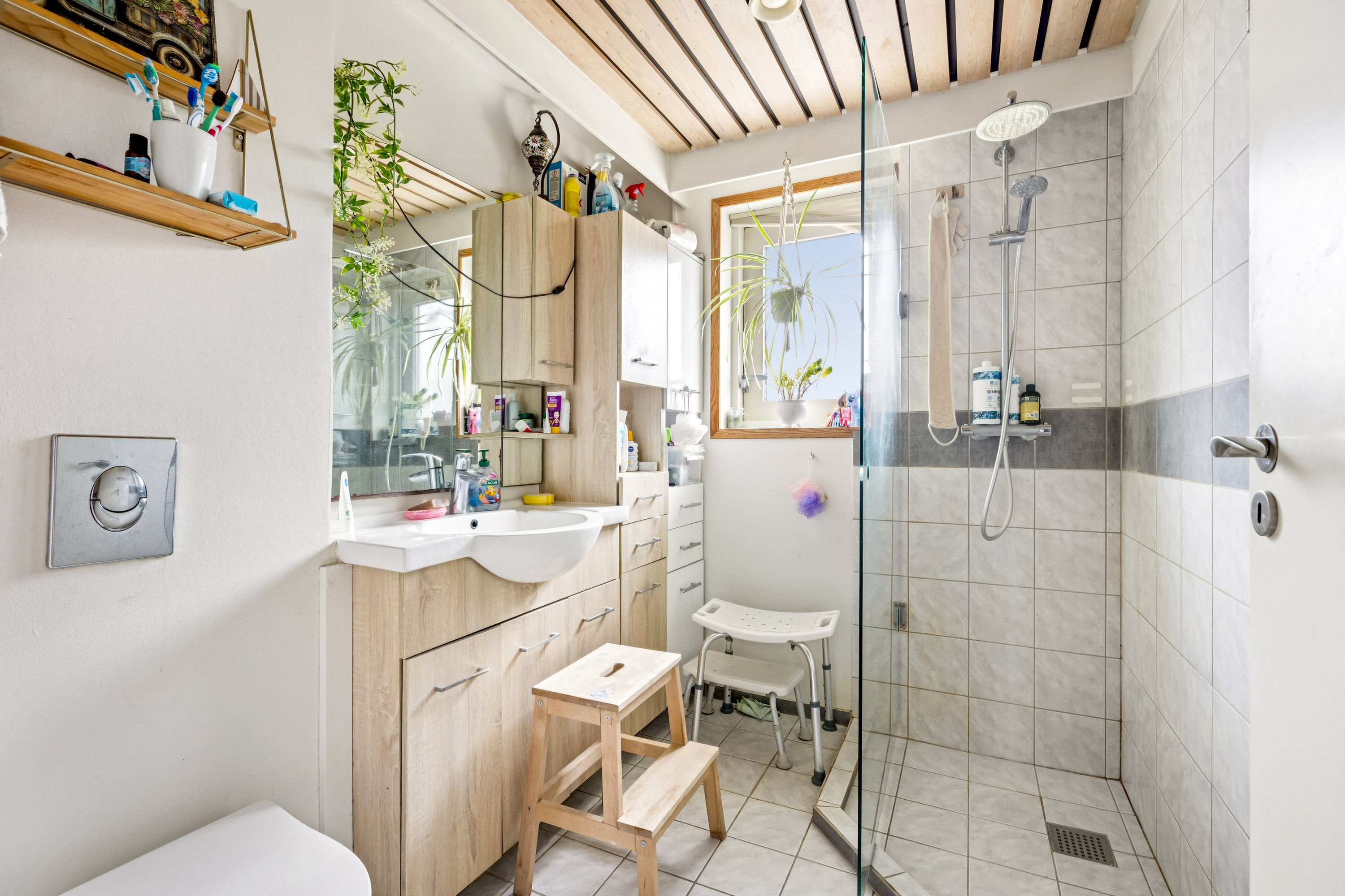 Fremhævet badeværelse billede i fuldskærmstilstand. Billede af Kildebanken 13, 4681 Herfølge