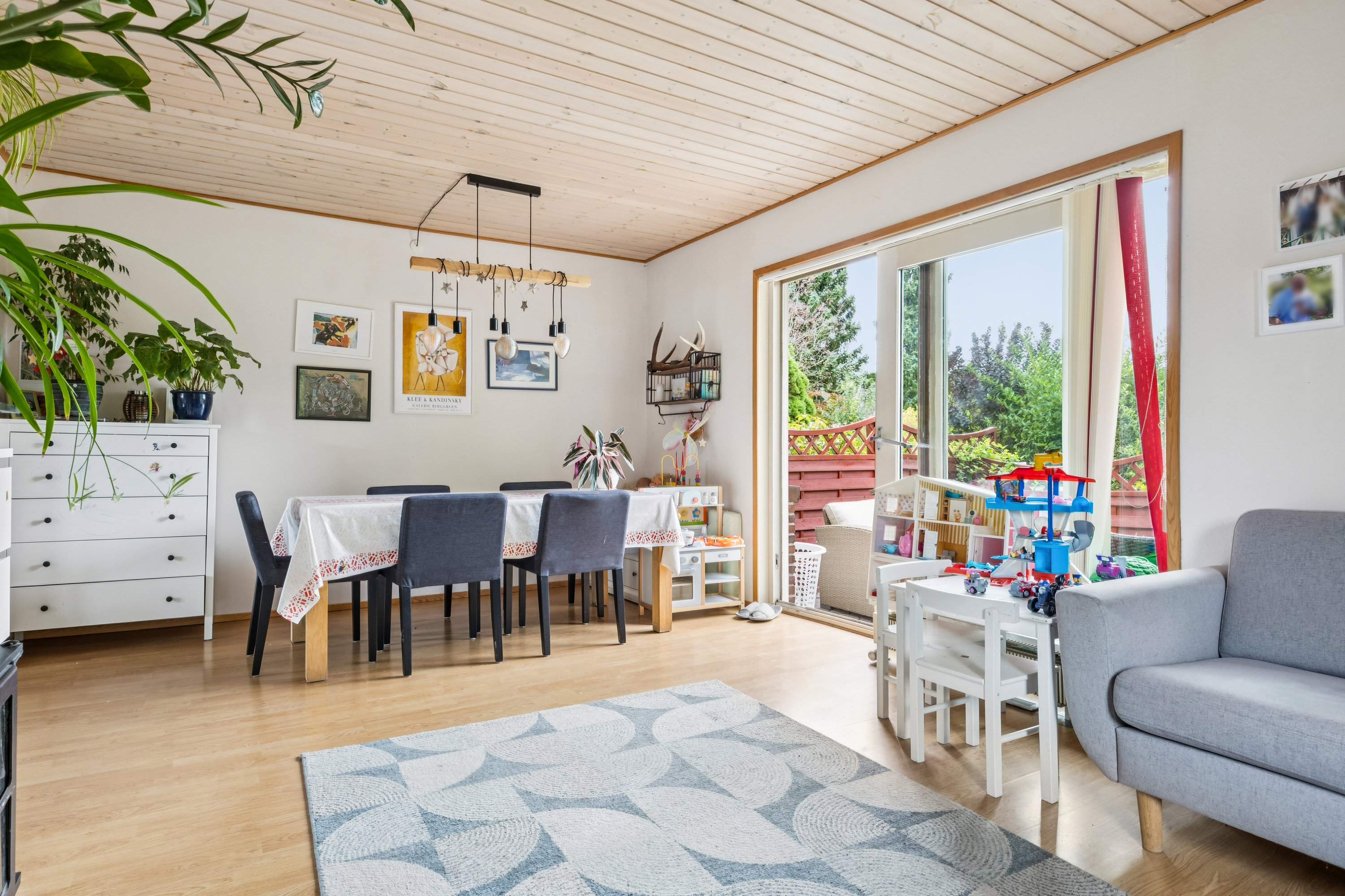 Fremhævet stue billede i fuldskærmstilstand. Billede af Kildebanken 13, 4681 Herfølge