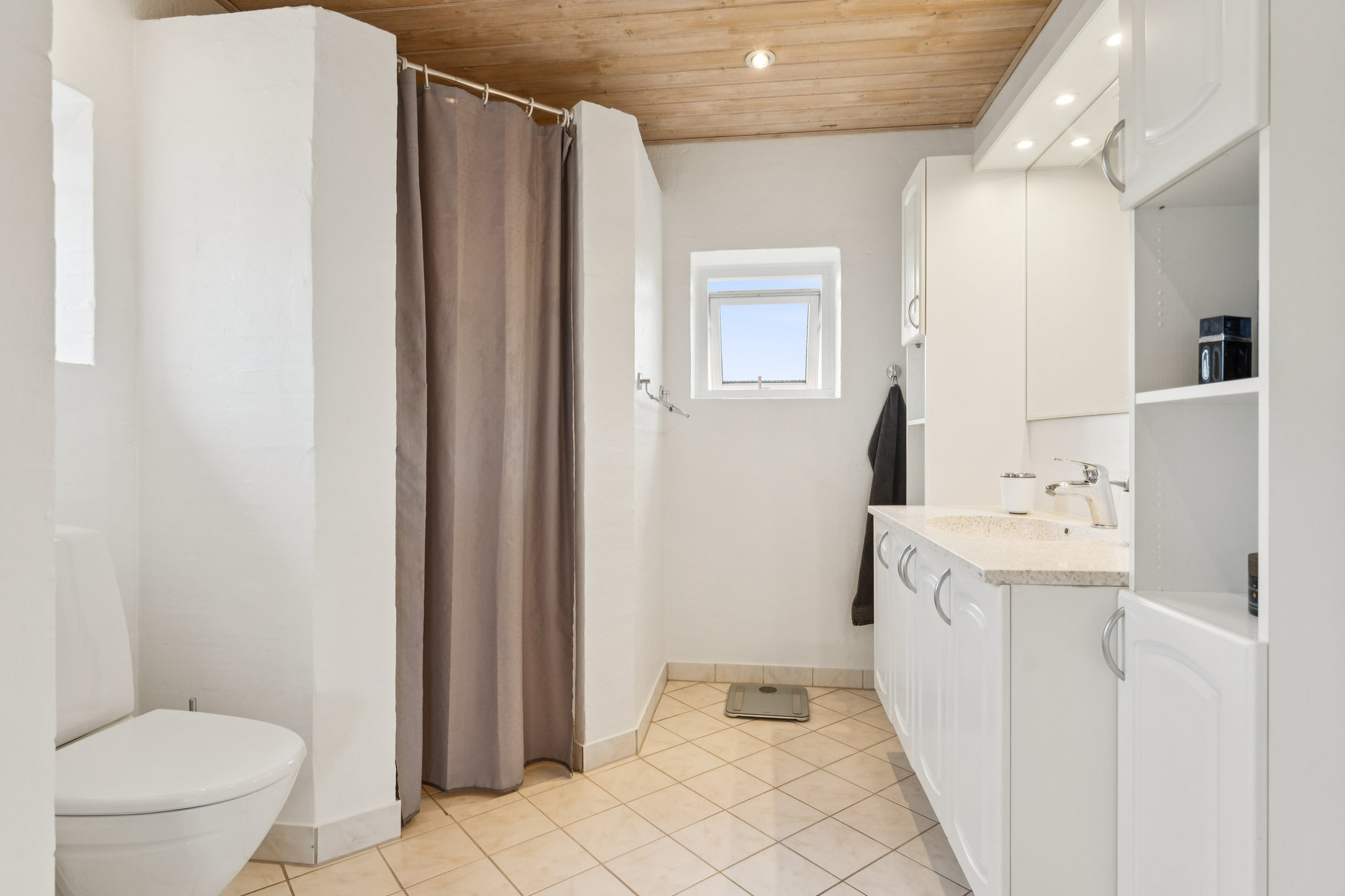 Fremhævet badeværelse billede i fuldskærmstilstand. Billede af Høvejen 24, Vorup, 8940 Randers SV