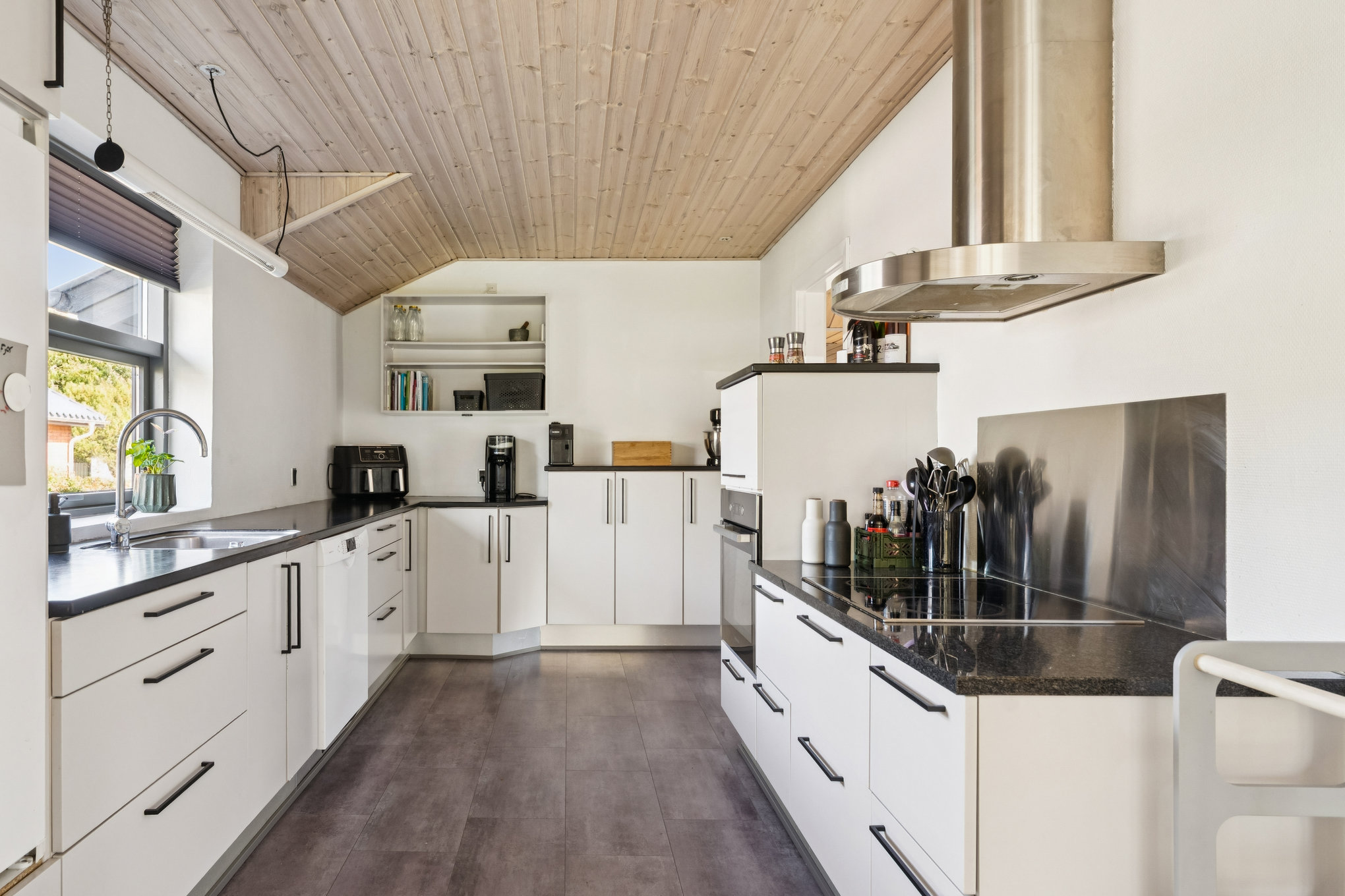 Fremhævet køkken billede i fuldskærmstilstand. Billede af Byleddet 3, 8920 Randers NV