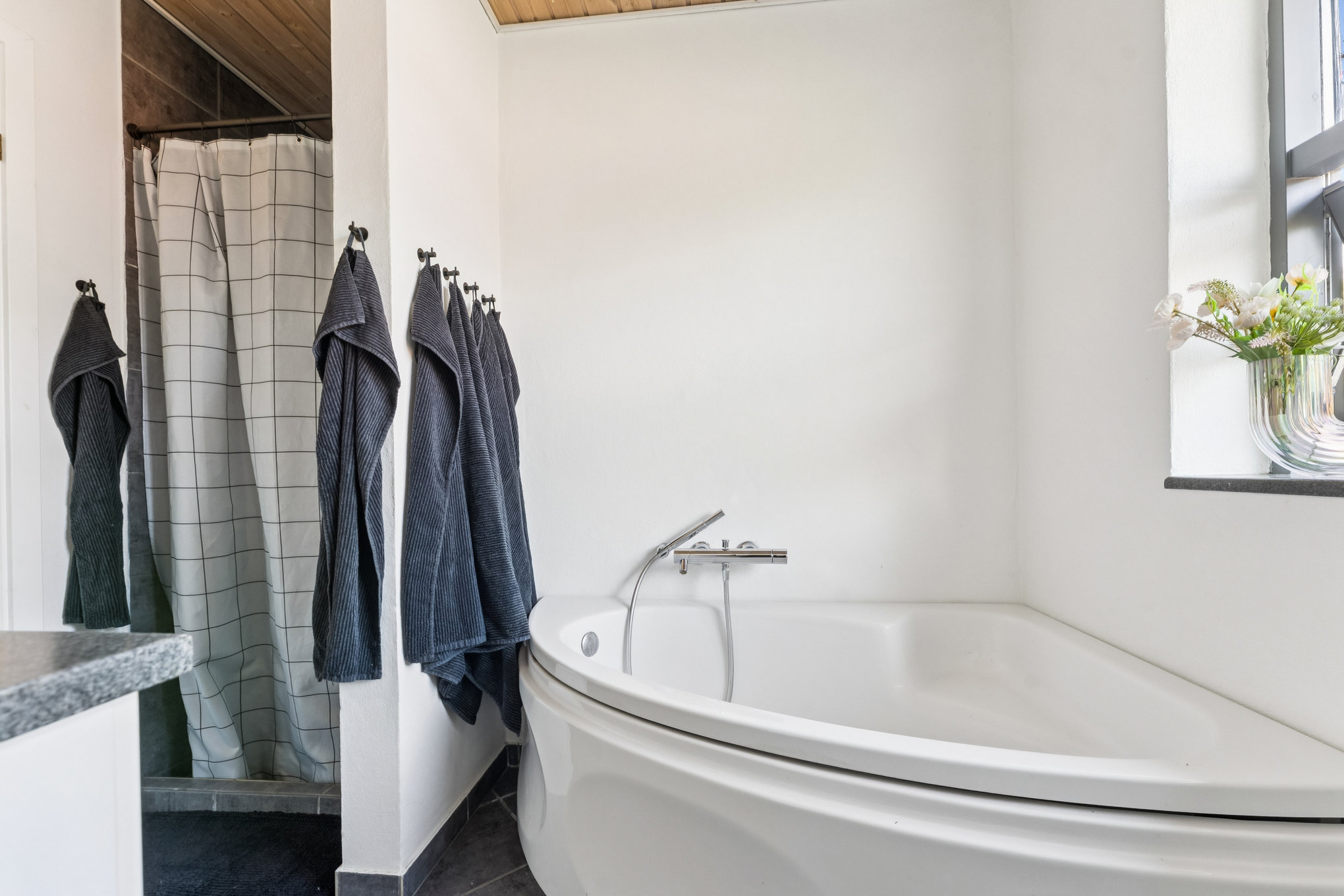 Fremhævet badeværelse billede i fuldskærmstilstand. Billede af Byleddet 3, 8920 Randers NV