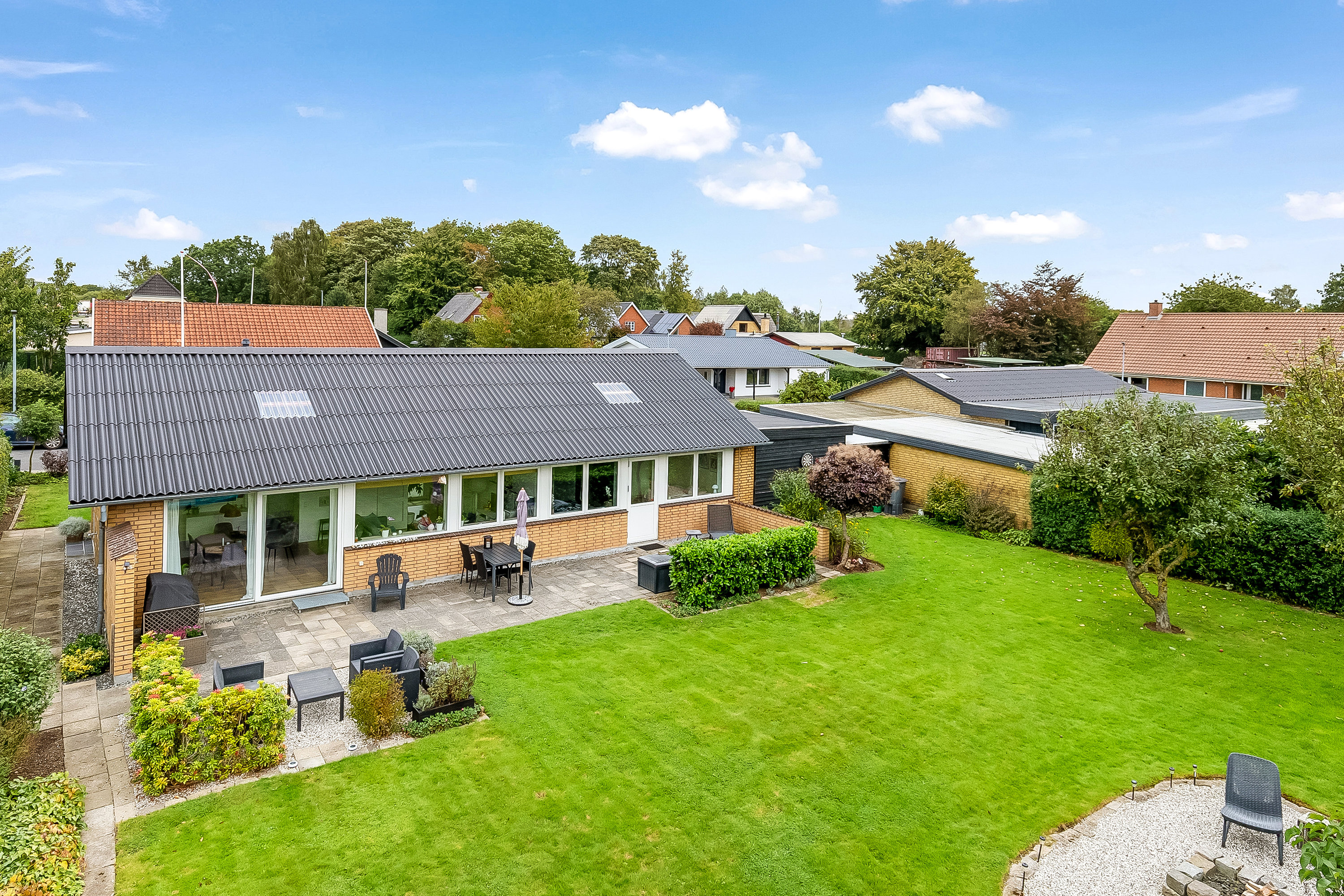 Fremhævet mastefoto billede i fuldskærmstilstand. Billede af Toftevej 6, 6051 Almind