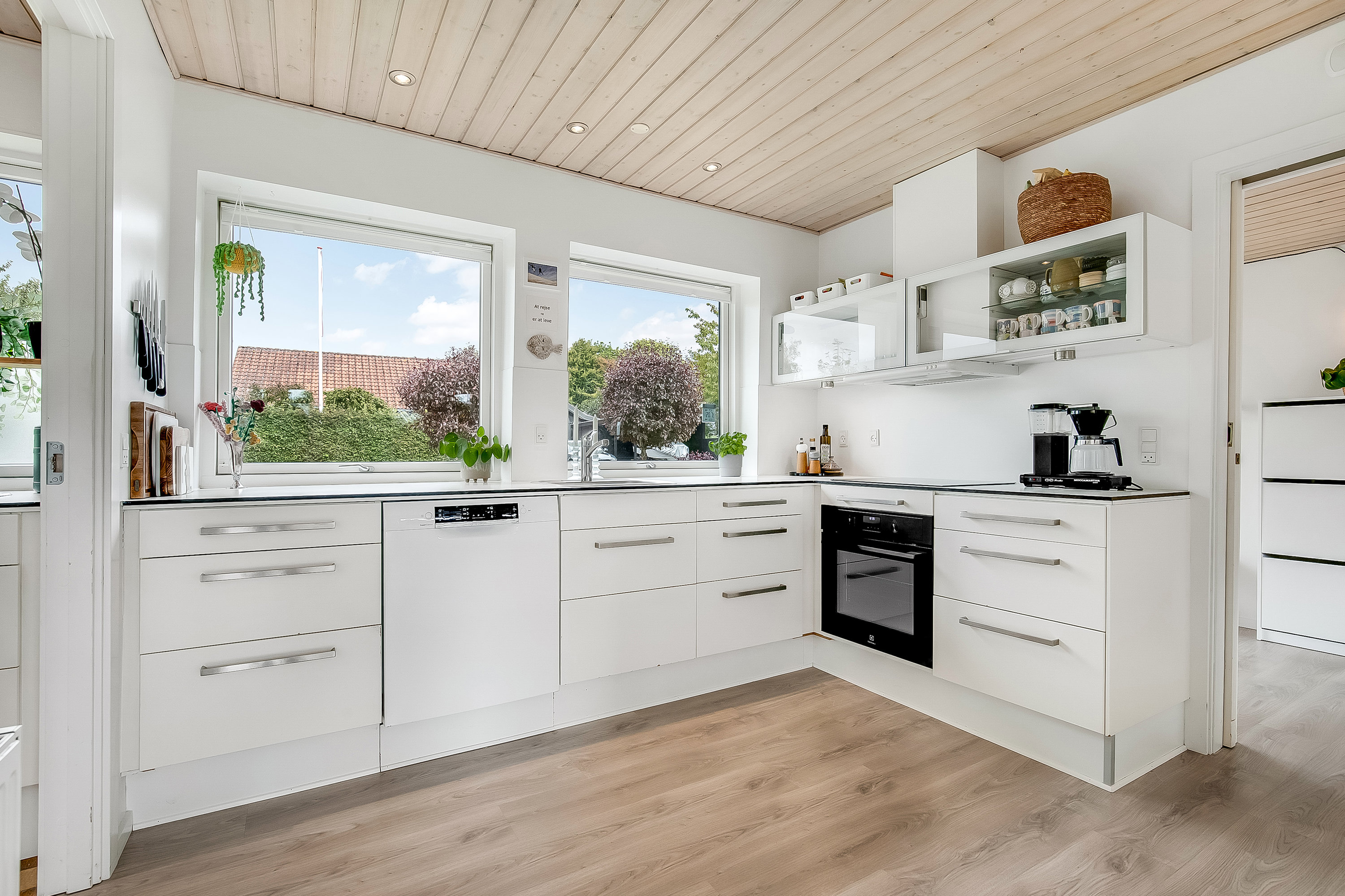 Fremhævet køkken billede i fuldskærmstilstand. Billede af Toftevej 6, 6051 Almind