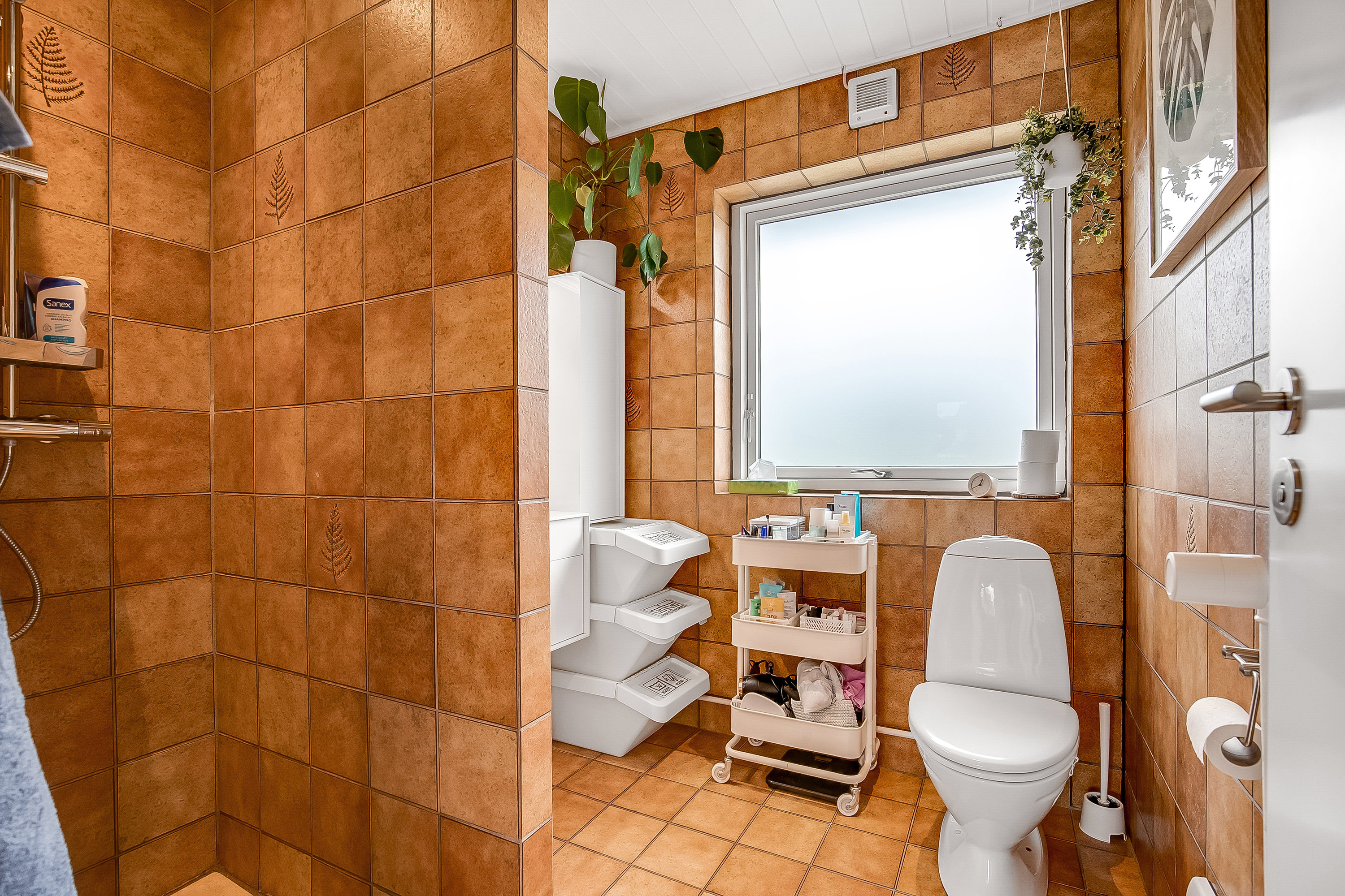 Fremhævet badeværelse billede i fuldskærmstilstand. Billede af Toftevej 6, 6051 Almind