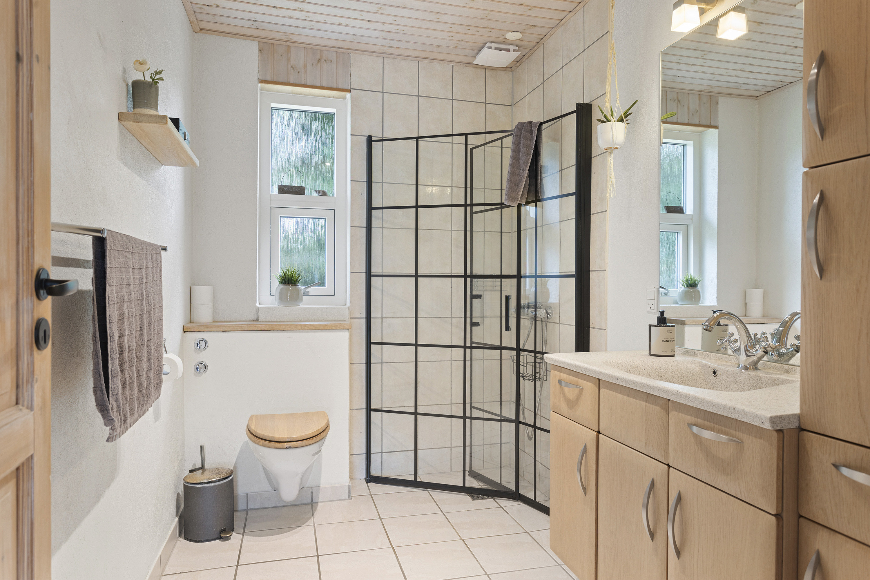 Fremhævet badeværelse billede i fuldskærmstilstand. Billede af Slagterivej 54, 9300 Sæby