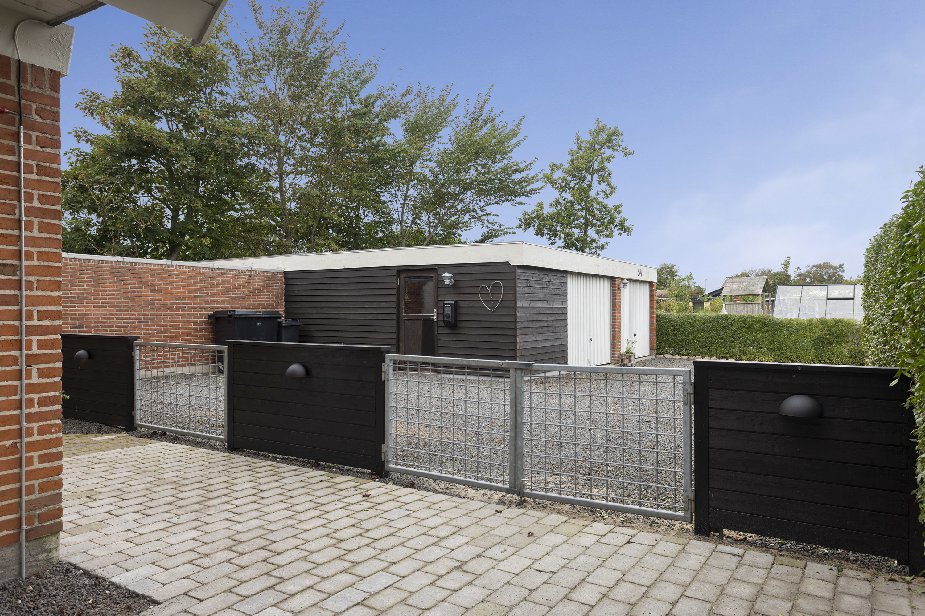 Fremhævet garage billede i fuldskærmstilstand. Billede af Slagterivej 54, 9300 Sæby