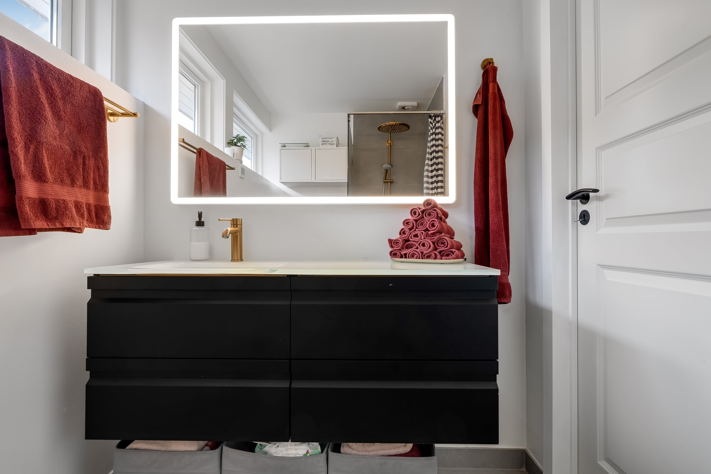 Fremhævet badeværelse billede i fuldskærmstilstand. Billede af Bøgebakkevej 1, Alsønderup, 3400 Hillerød