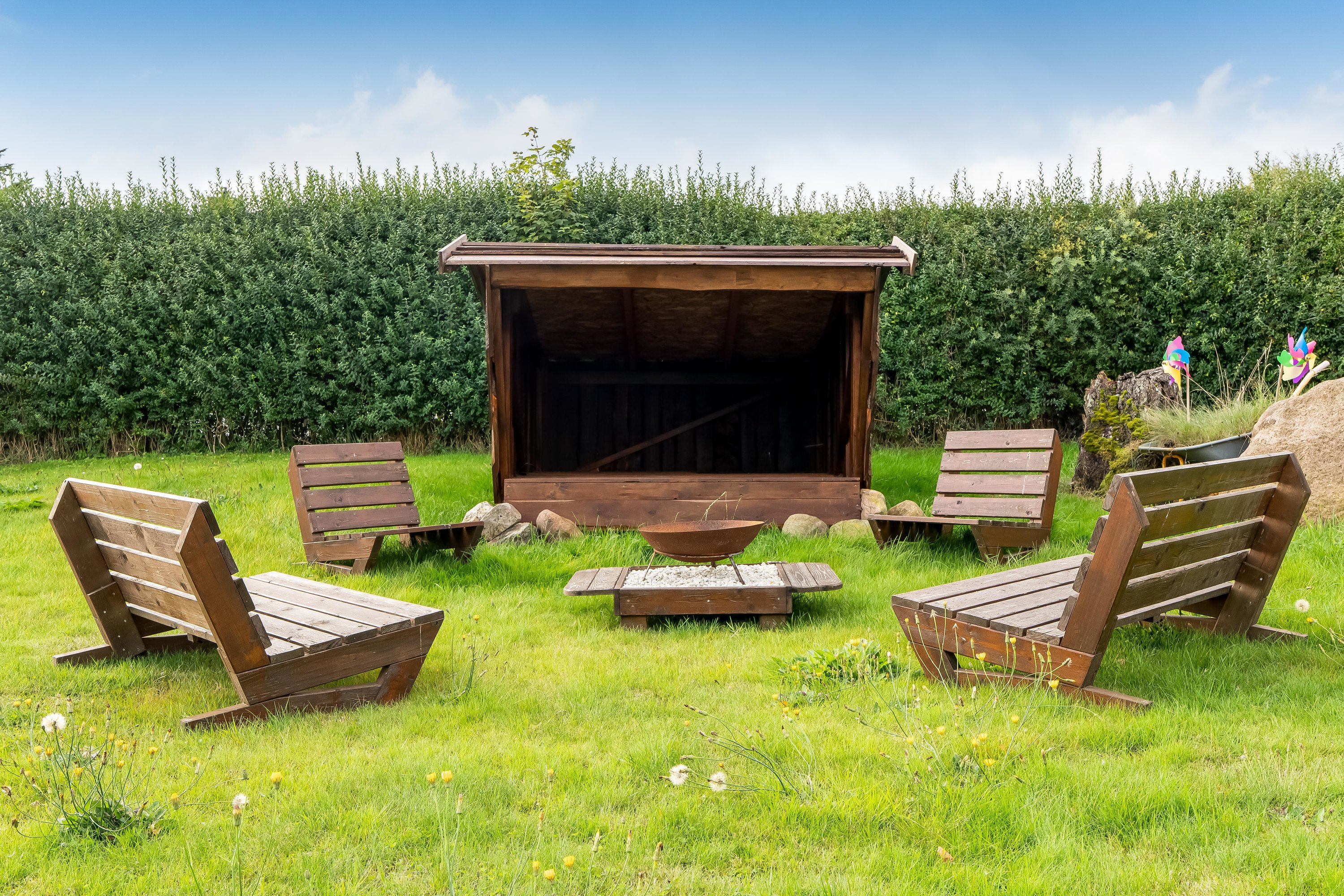 Fremhævet facade billede i fuldskærmstilstand. Billede af Bøgebakkevej 1, Alsønderup, 3400 Hillerød