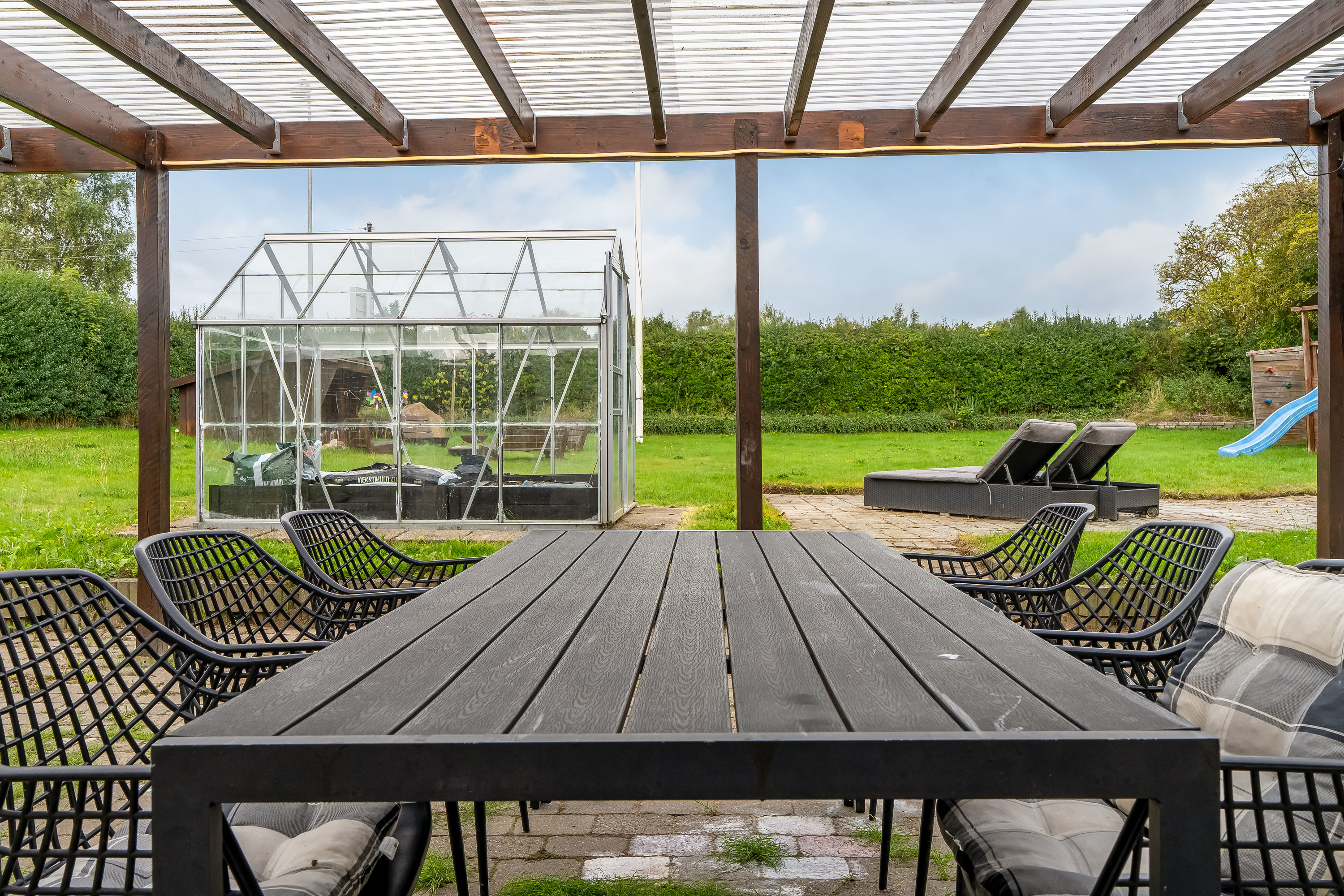 Fremhævet terrasse billede i fuldskærmstilstand. Billede af Bøgebakkevej 1, Alsønderup, 3400 Hillerød