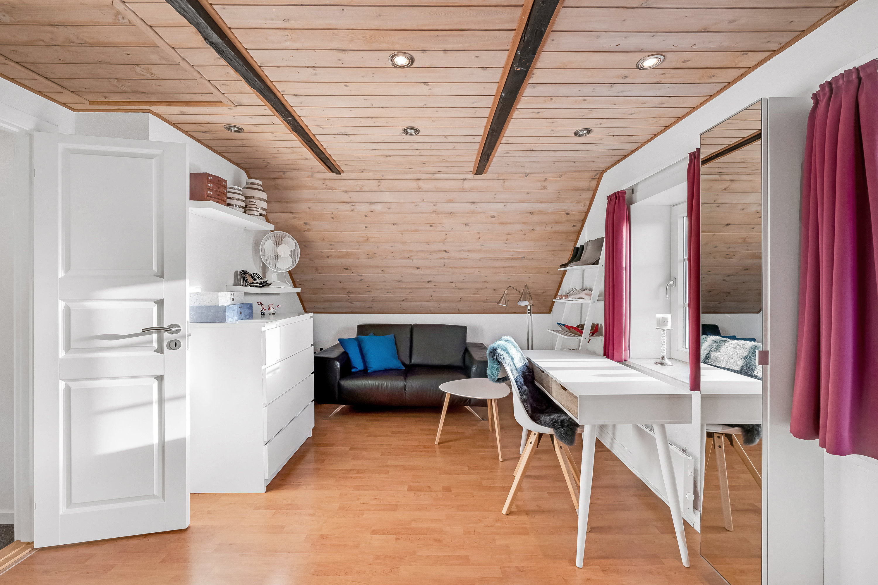 Fremhævet værelse 1. sal billede i fuldskærmstilstand. Billede af Langgade 17, Kvong, 6800 Varde