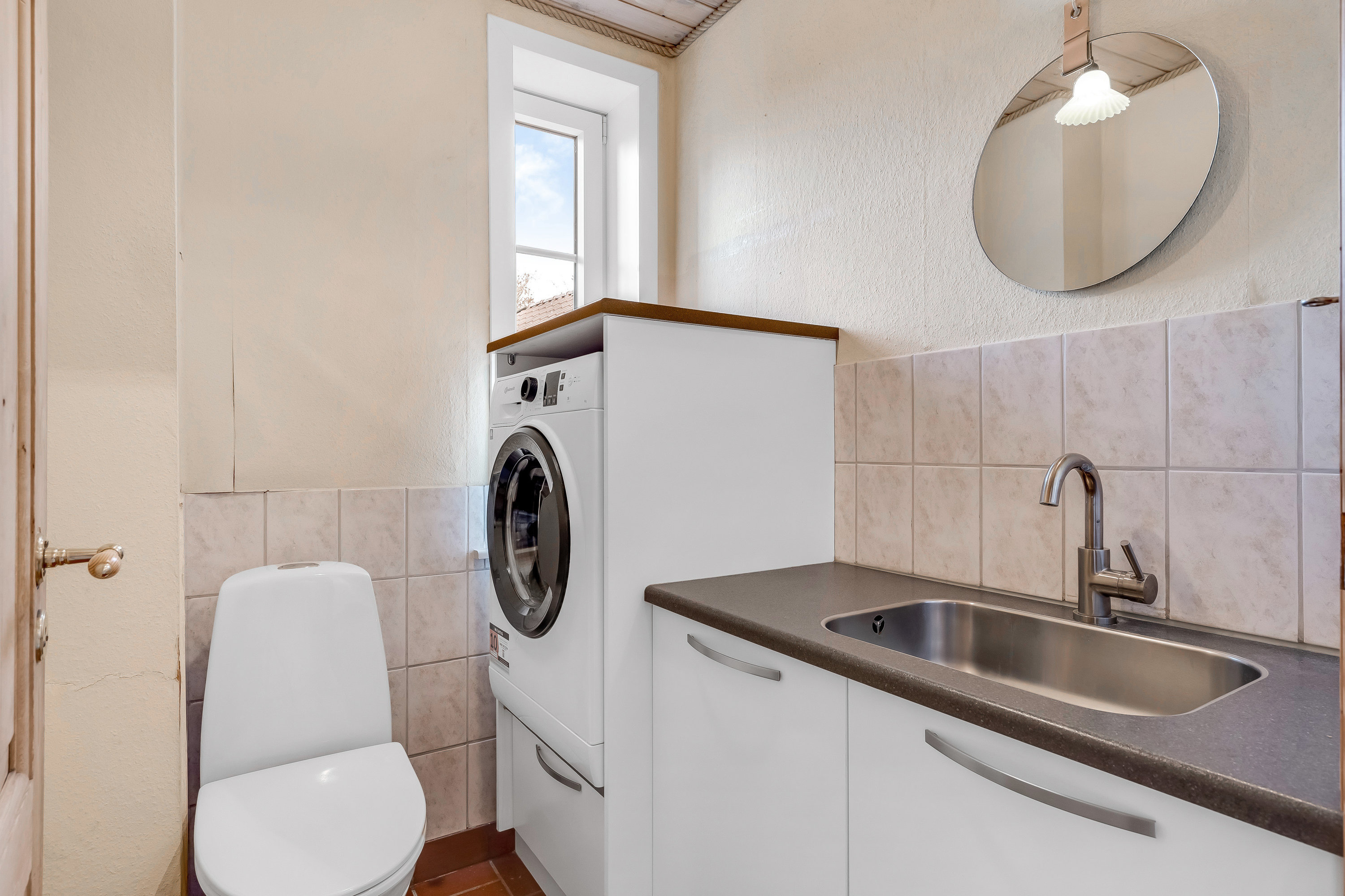 Fremhævet badeværelse billede i fuldskærmstilstand. Billede af Langgade 17, Kvong, 6800 Varde