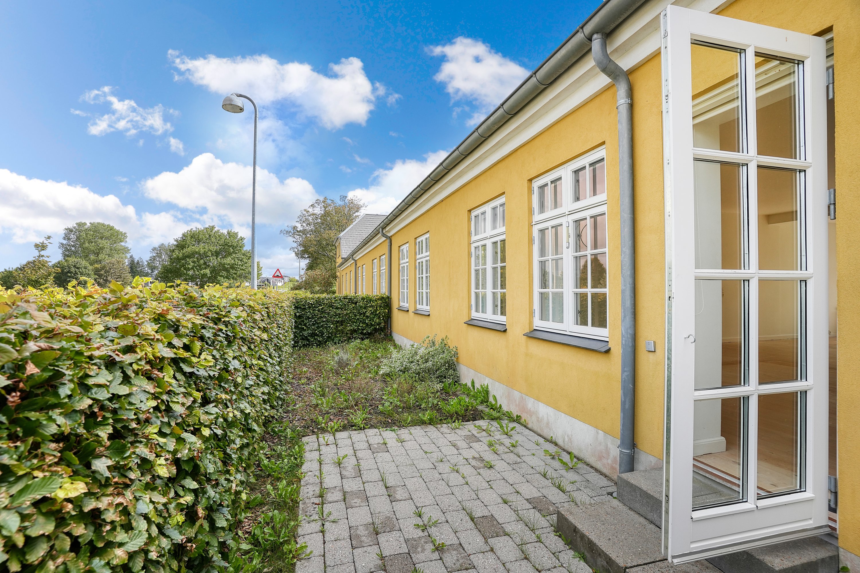 Fremhævet terrasse billede i fuldskærmstilstand. Billede af Lejrvej 73, Kirke Værløse, 3500 Værløse