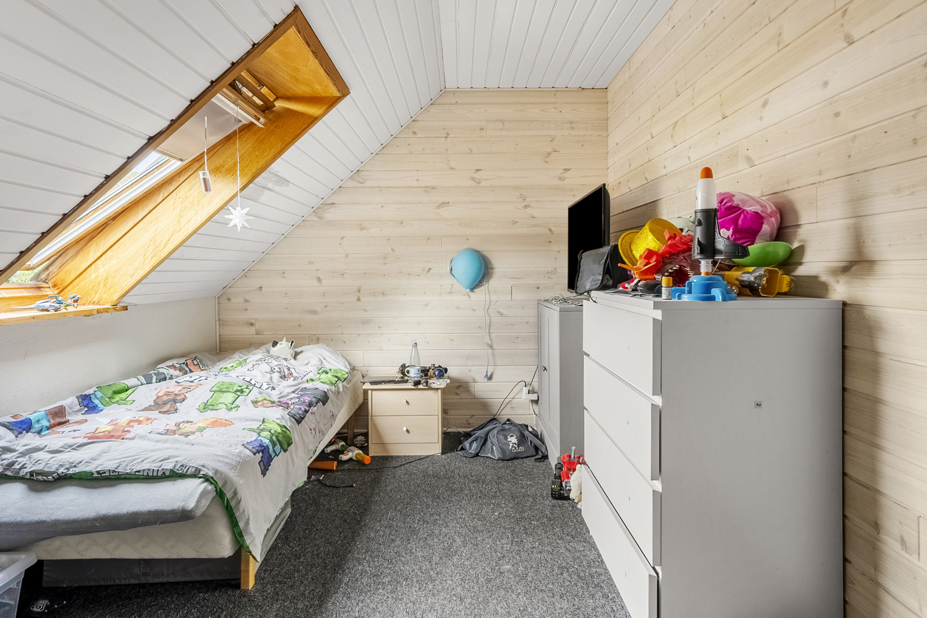 Fremhævet soveværelse billede i fuldskærmstilstand. Billede af Sønderbakken 2, Glud, 7130 Juelsminde