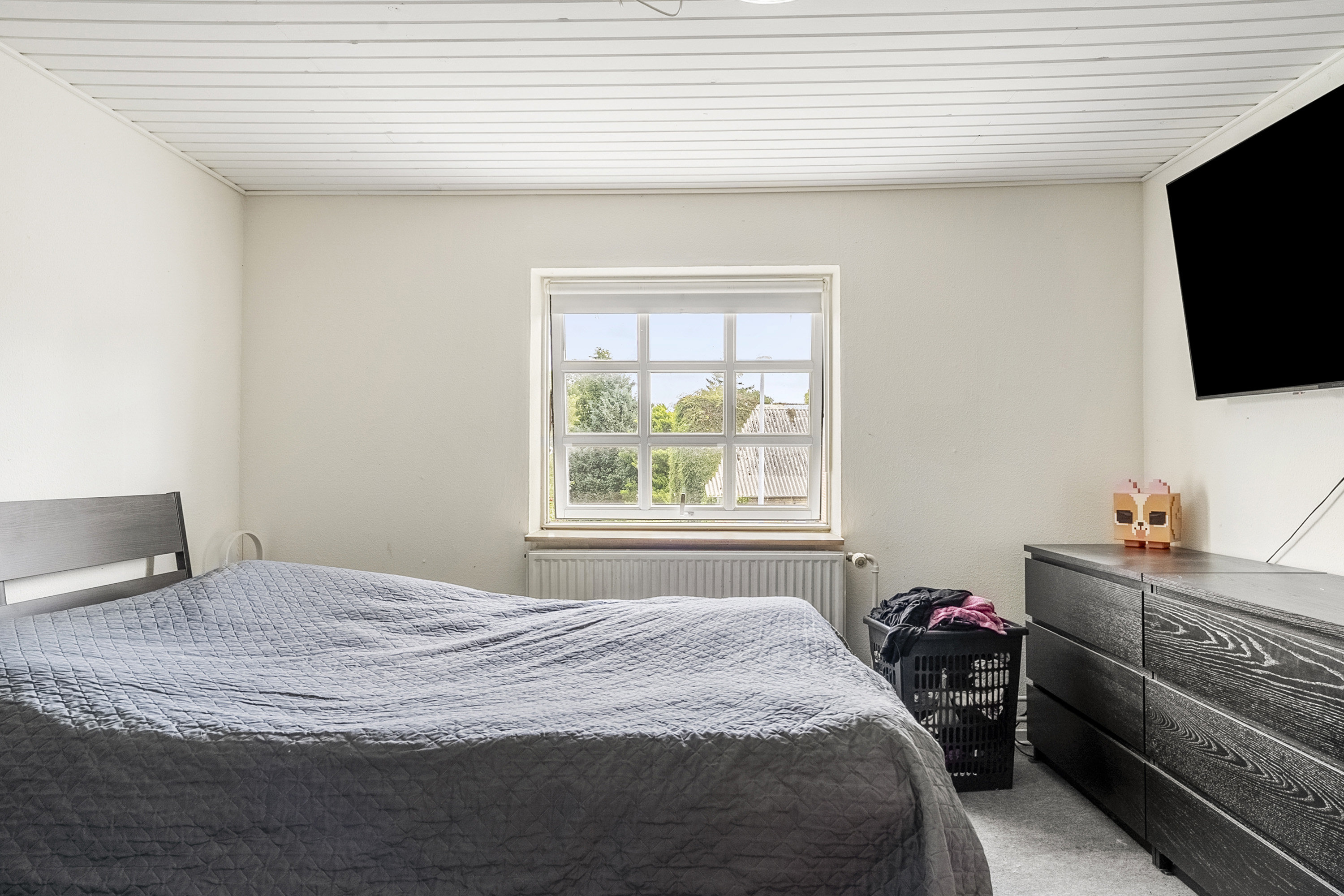 Fremhævet soveværelse billede i fuldskærmstilstand. Billede af Sønderbakken 2, Glud, 7130 Juelsminde