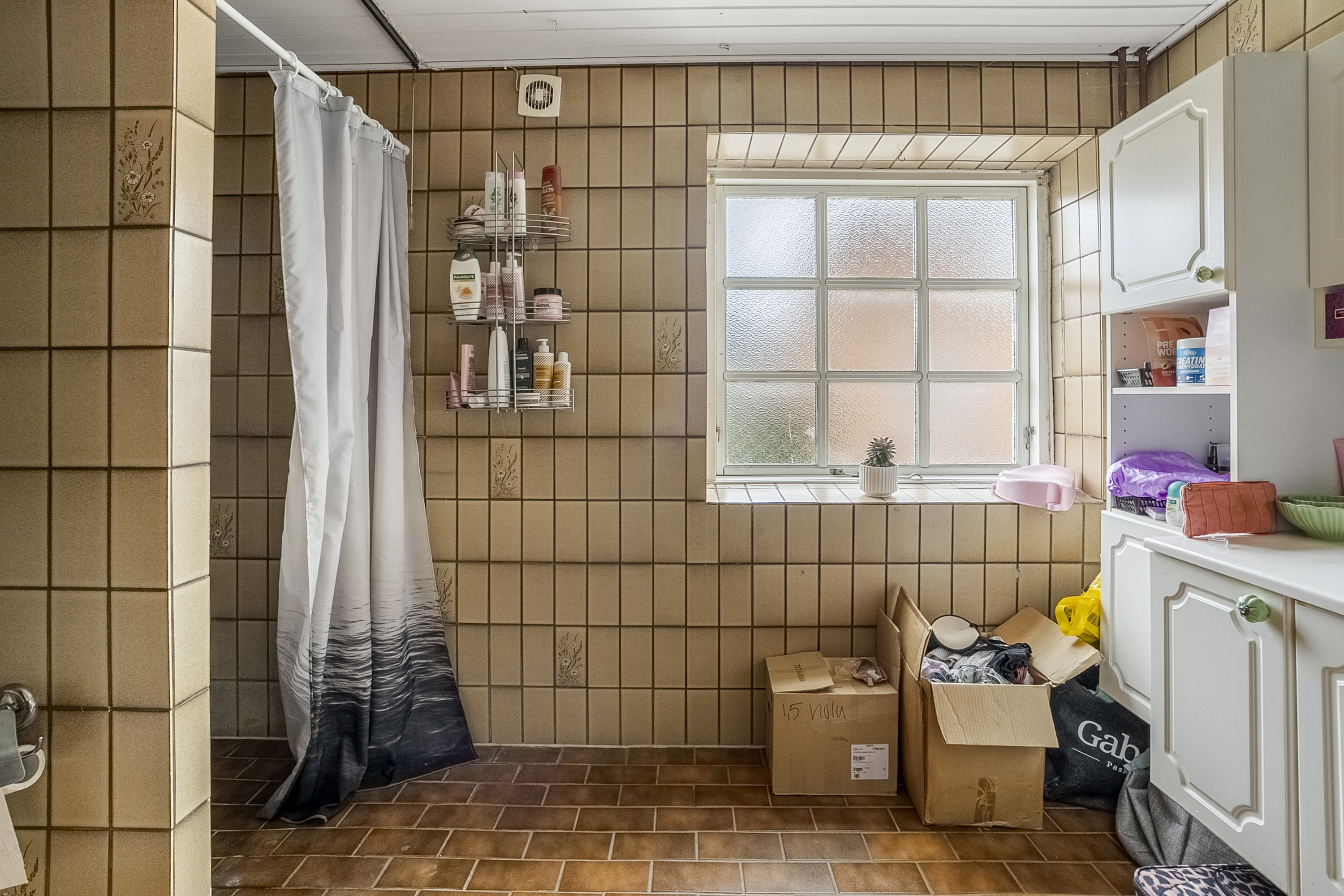 Fremhævet badeværelse billede i fuldskærmstilstand. Billede af Sønderbakken 2, Glud, 7130 Juelsminde