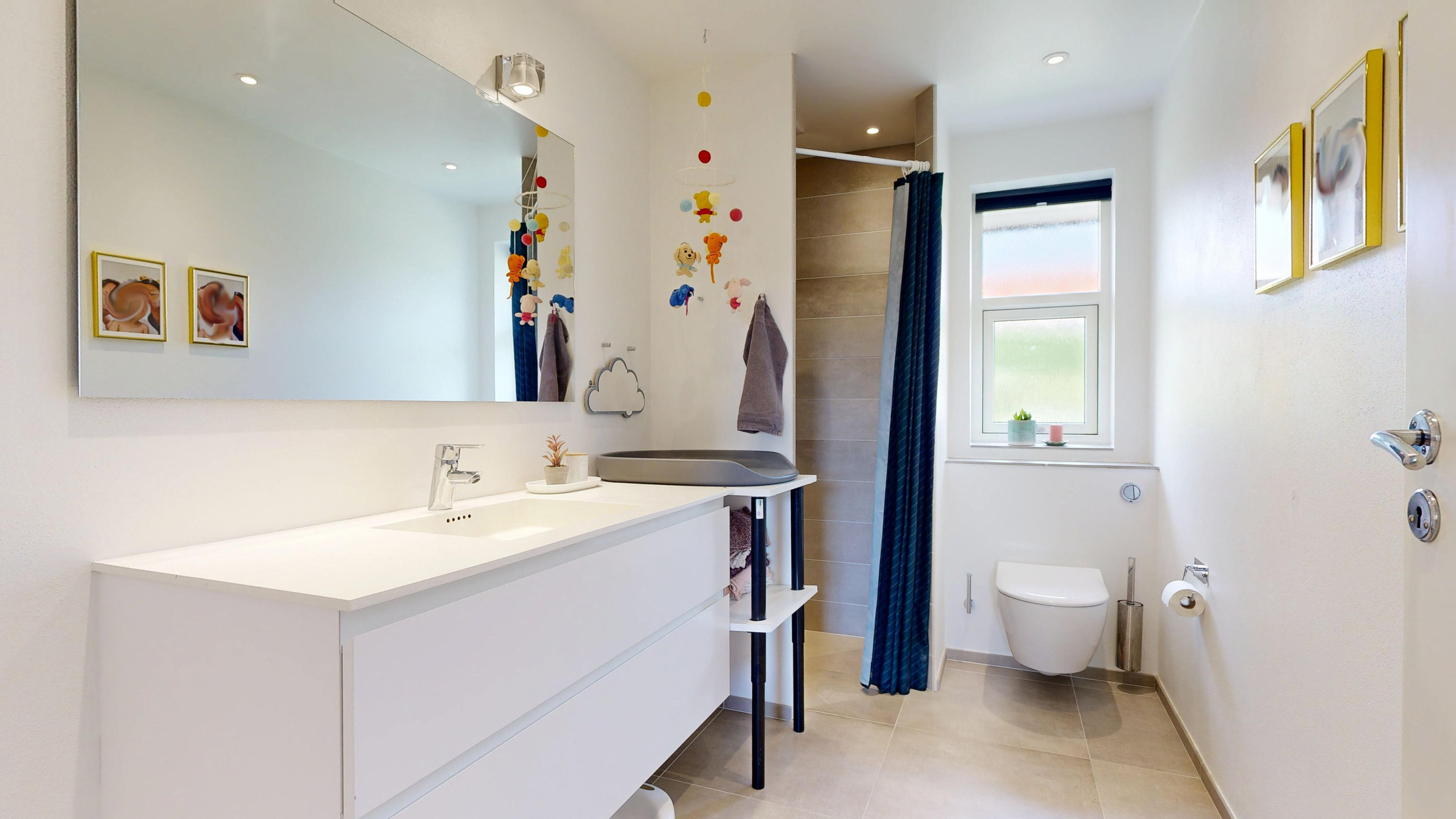 Fremhævet badeværelse billede i fuldskærmstilstand. Billede af Harevej 2, 8660 Skanderborg