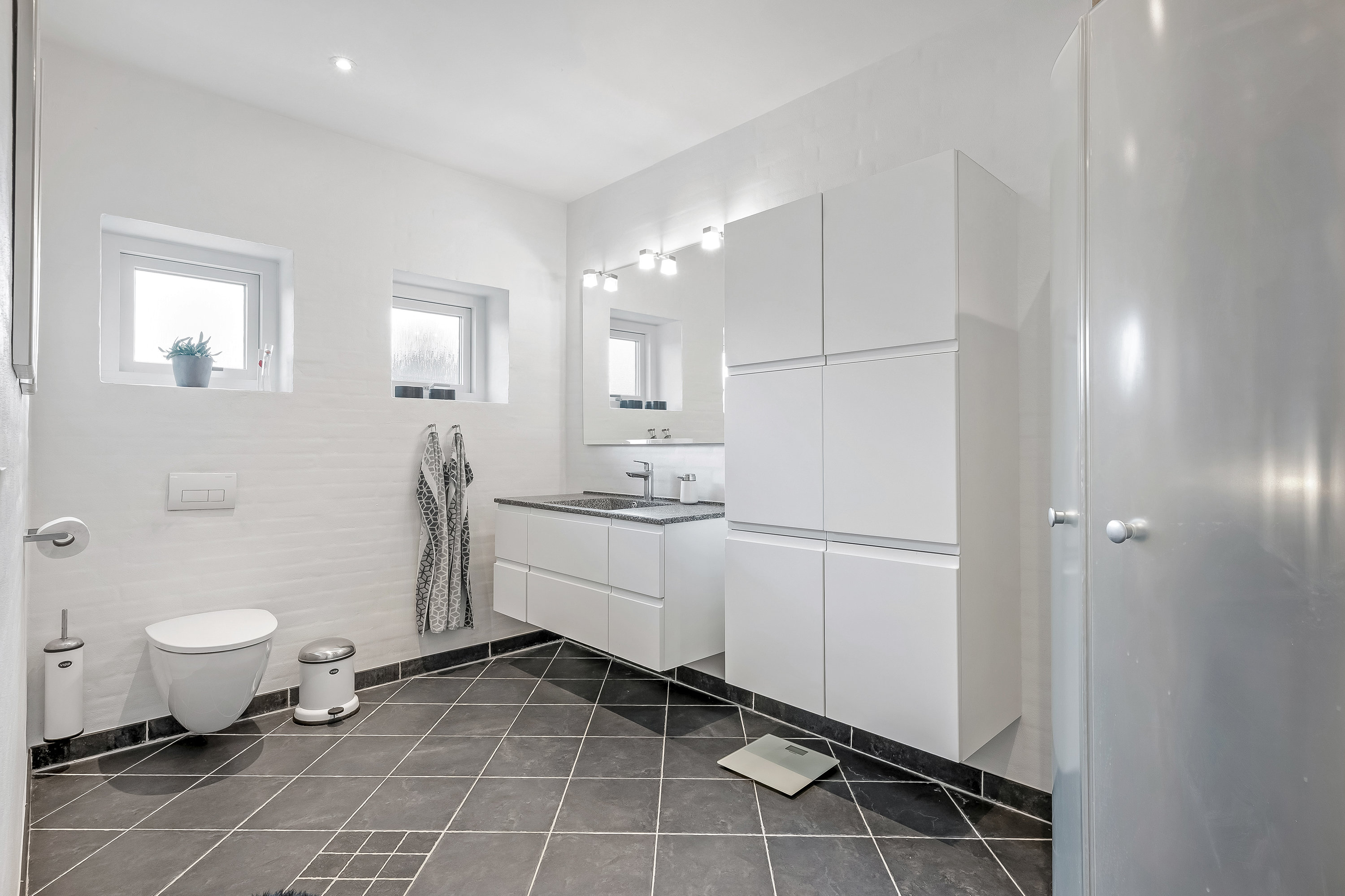 Fremhævet badeværelse billede i fuldskærmstilstand. Billede af Højgårdsparken 55, 7560 Hjerm