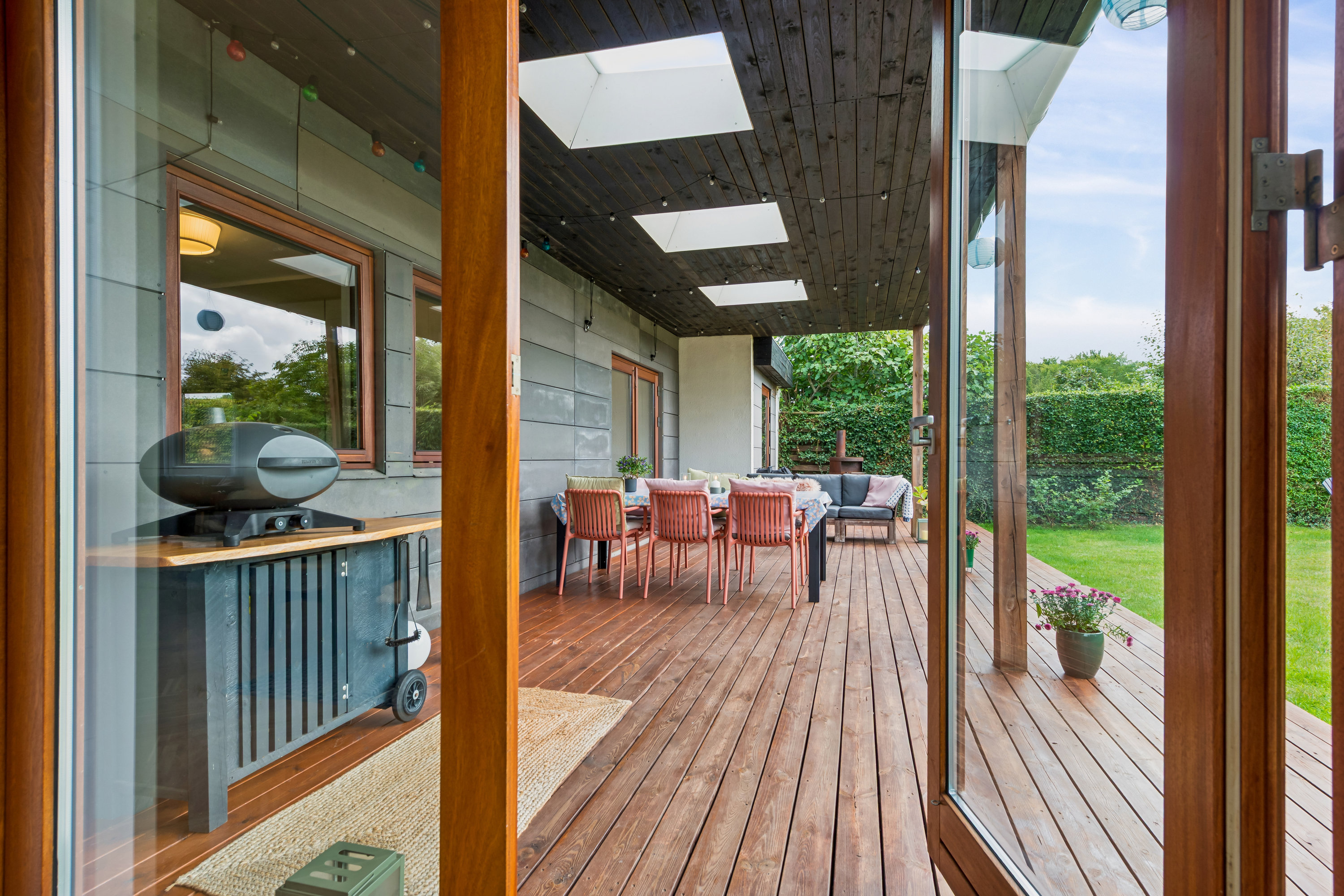 Fremhævet terrasse billede i fuldskærmstilstand. Billede af Ahornvej 5, 2690 Karlslunde