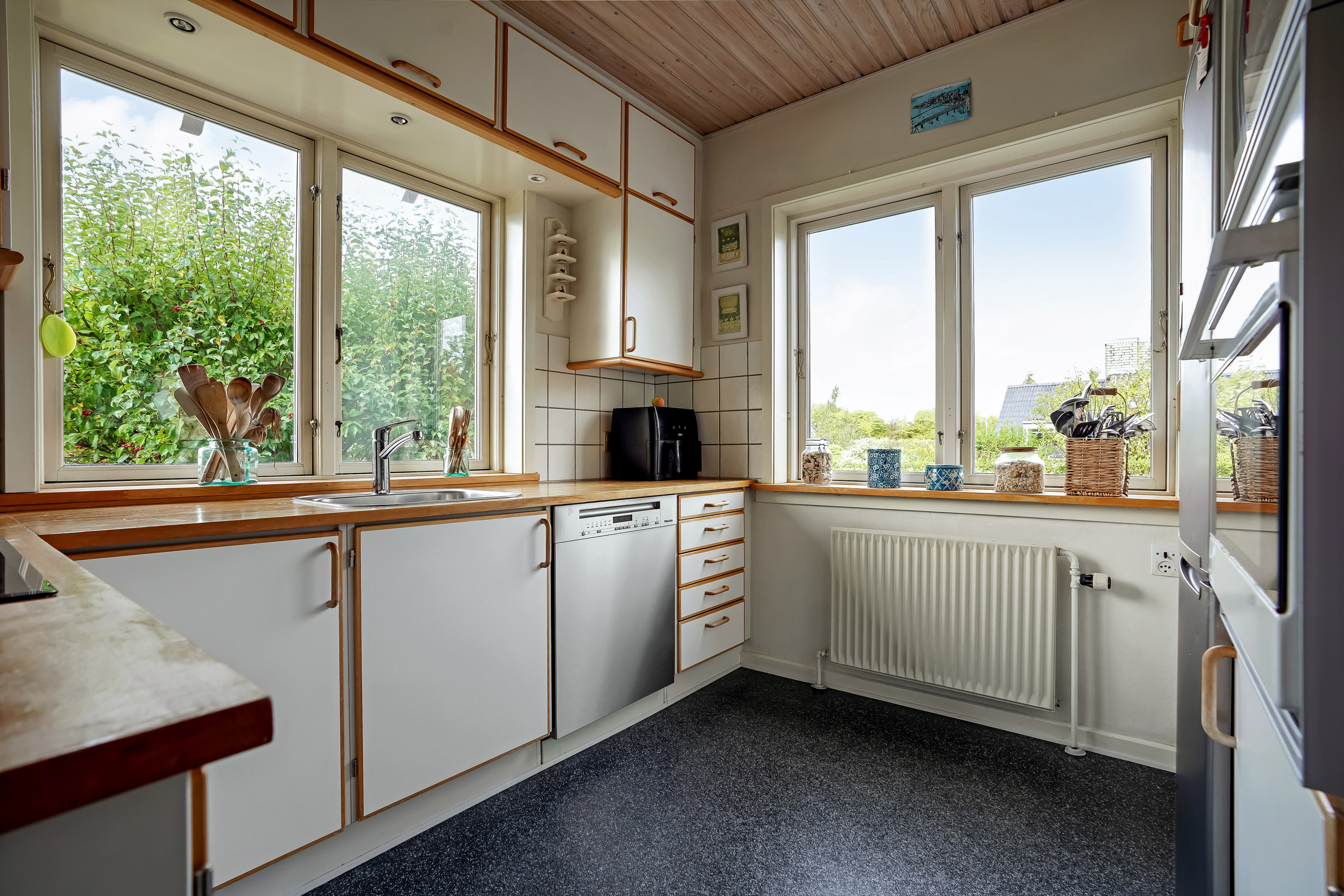 Fremhævet køkken billede i fuldskærmstilstand. Billede af Myntevænget 26, 5500 Middelfart