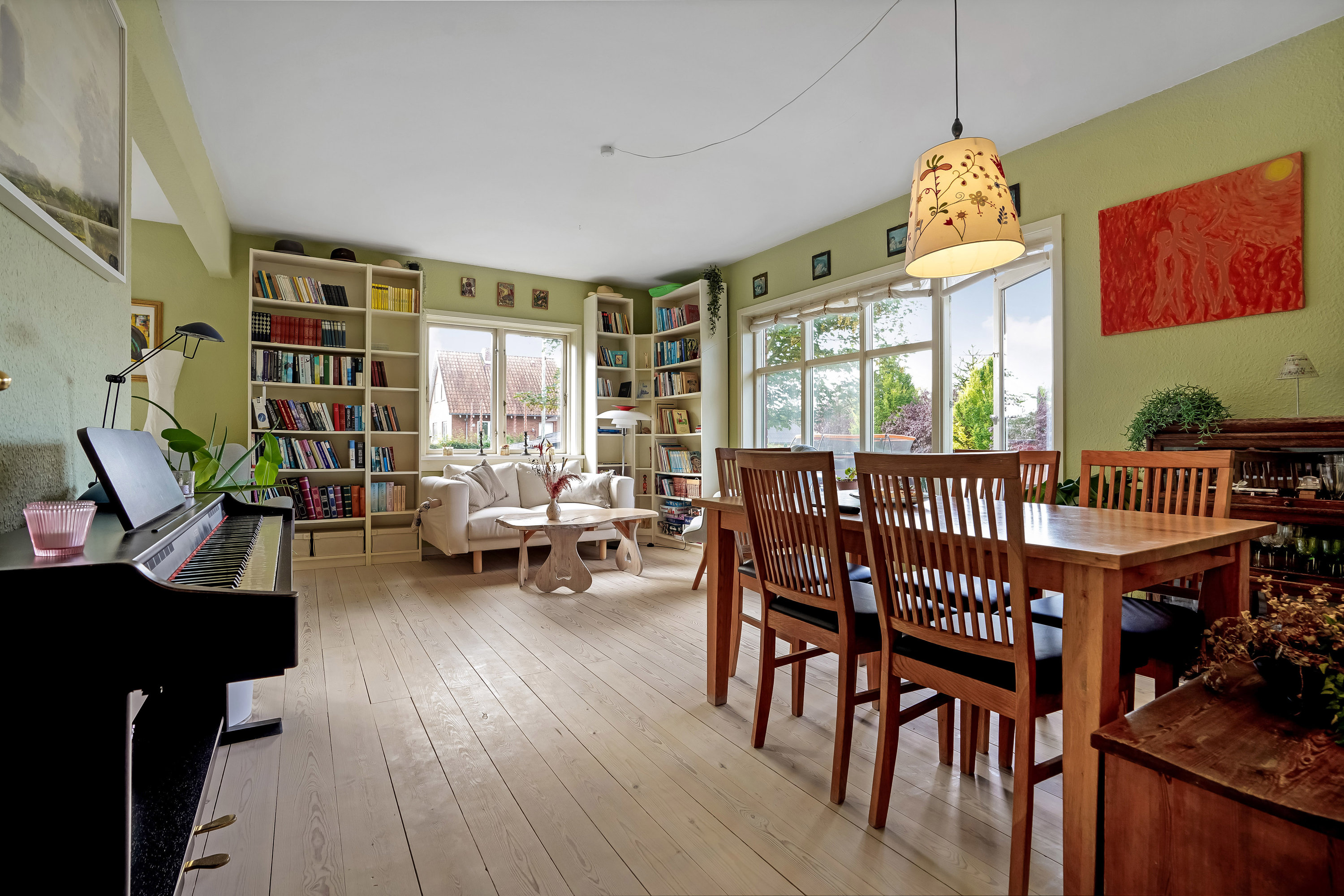 Fremhævet stue billede i fuldskærmstilstand. Billede af Myntevænget 26, 5500 Middelfart